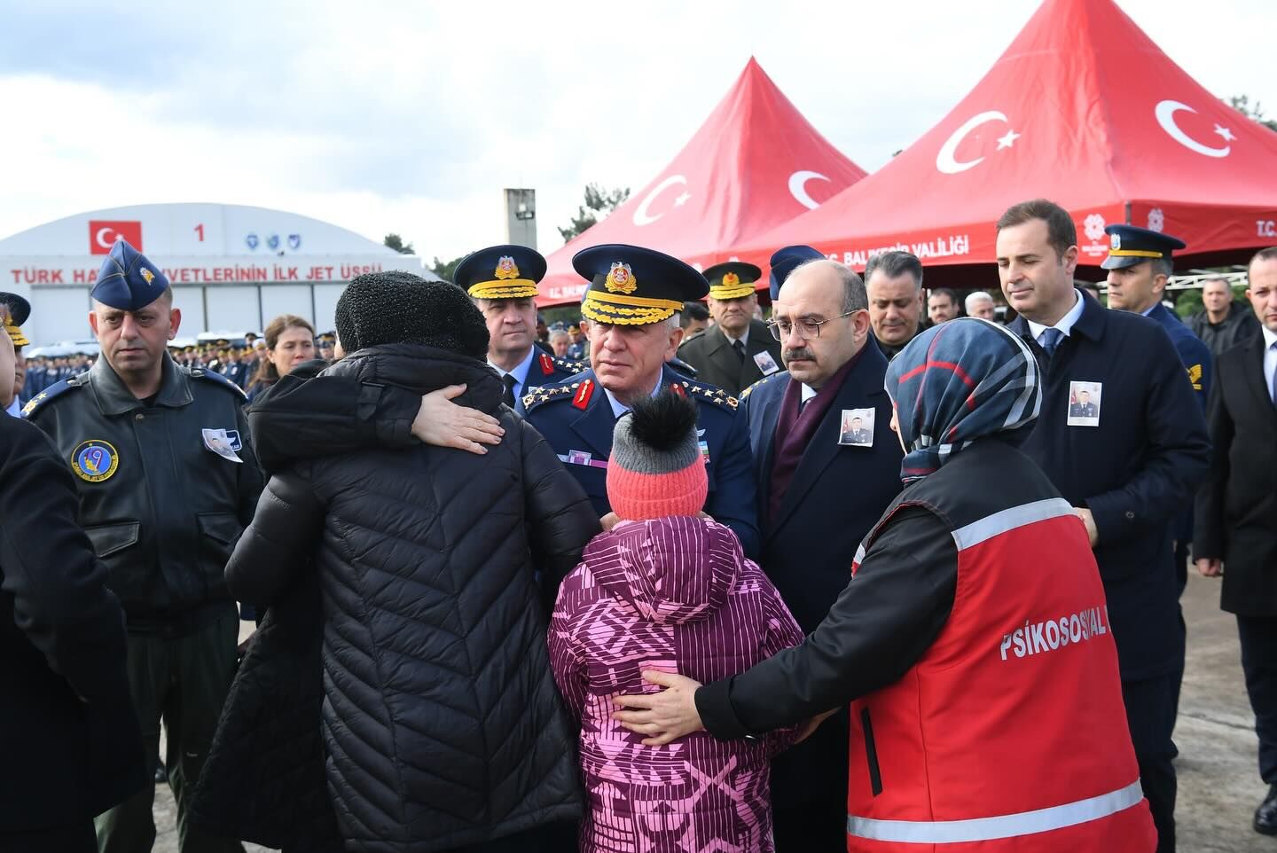 640157593 18326295316222704 8802401683205628947 N