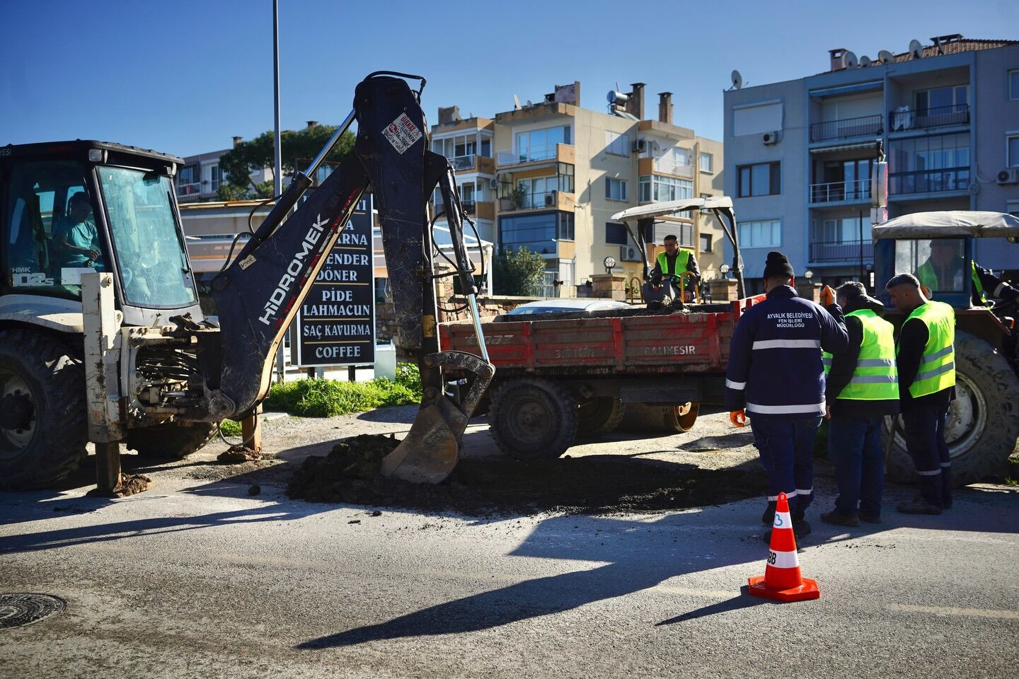 640164638 18534027949064151 3873714844170489172 N