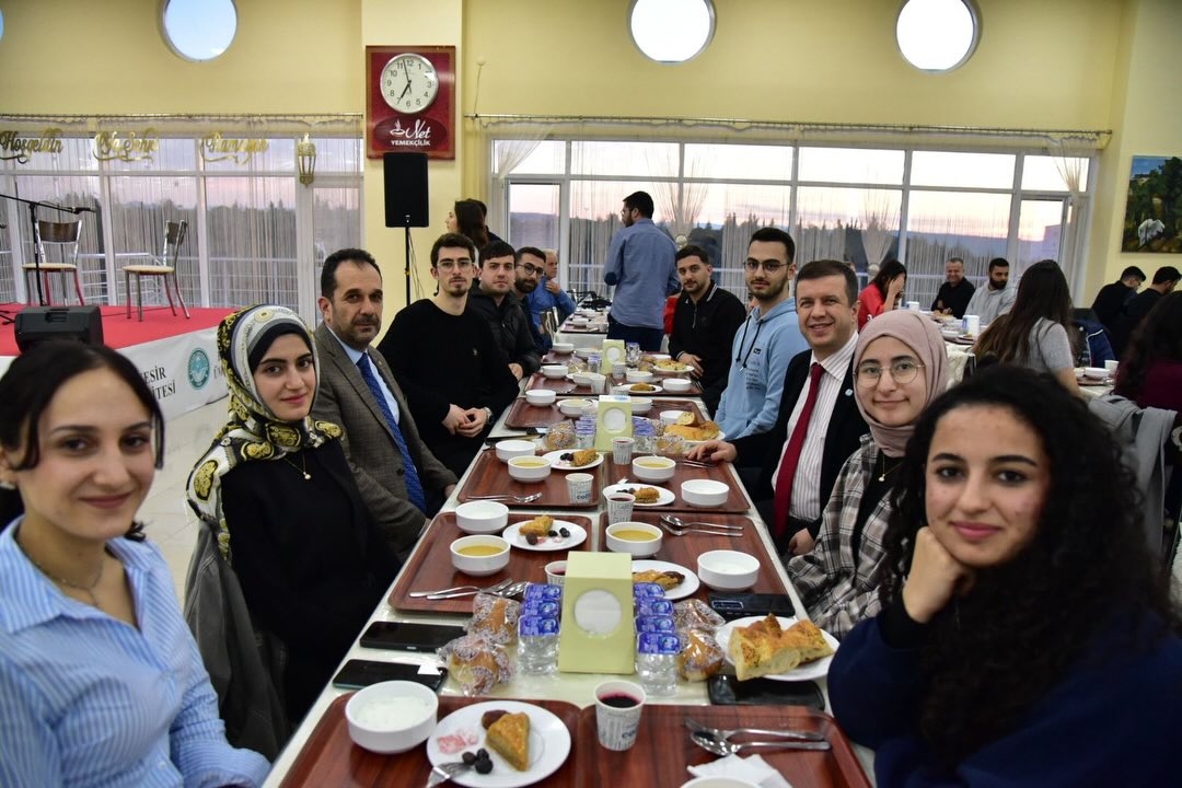 641648447 18303995167286002 2694484887442145442 N