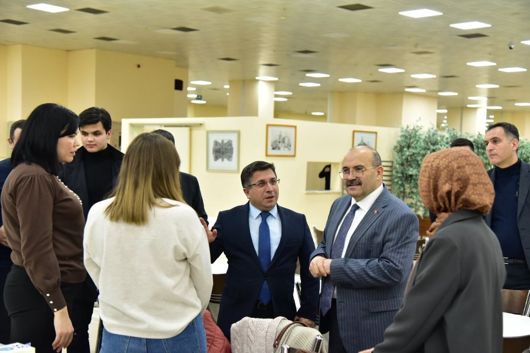 641737972 18303995242286002 4984700938077934732 N