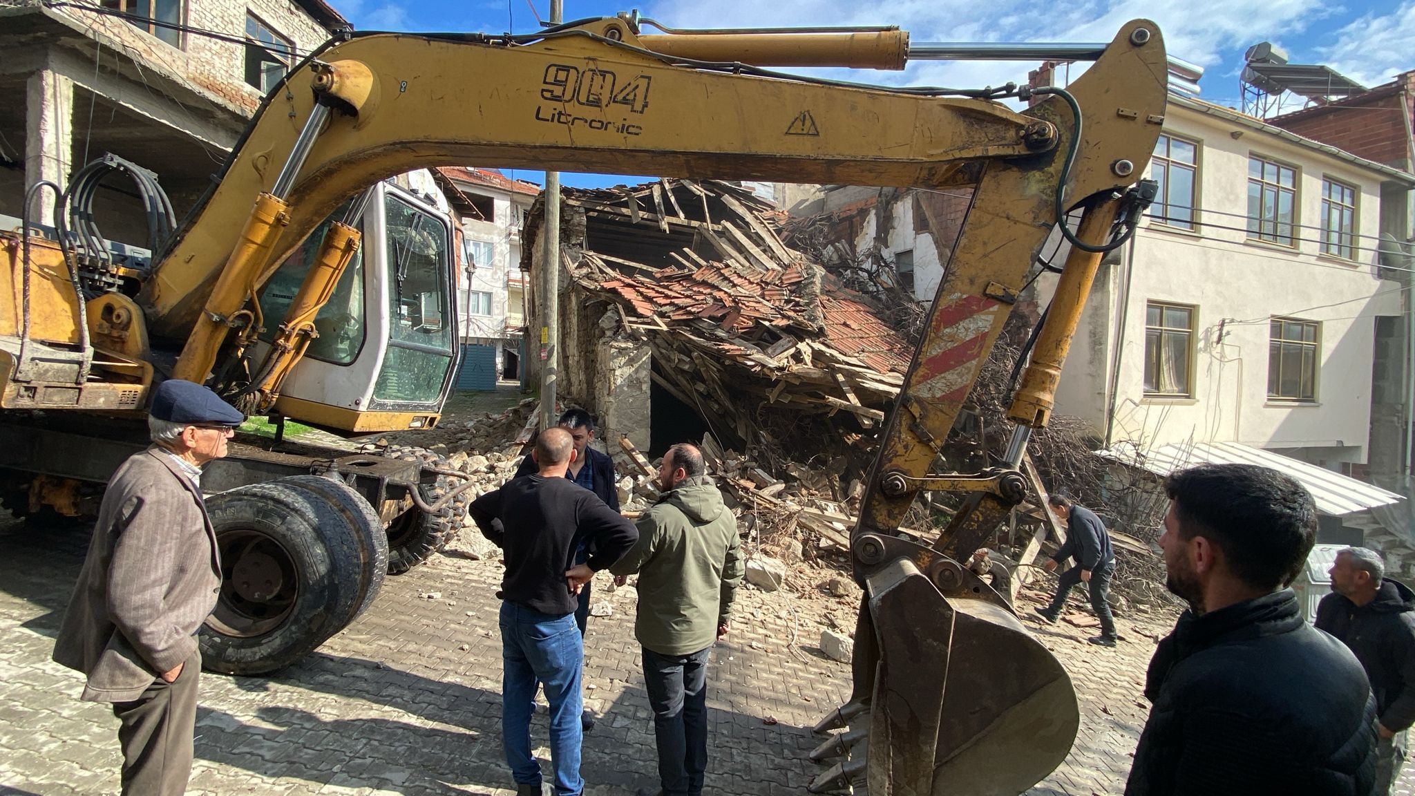 643305254 122232646184300867 7979553953034375696 N