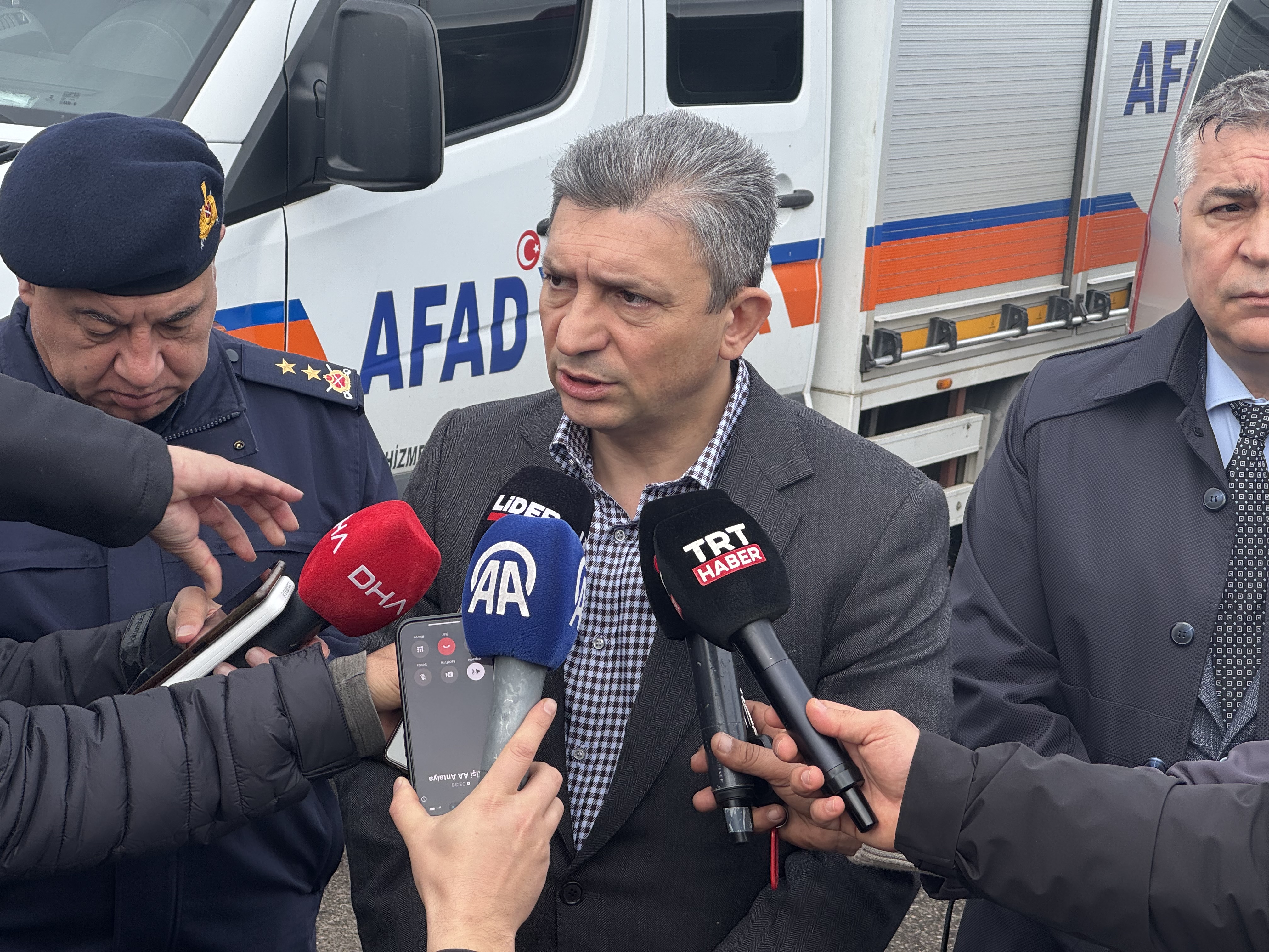 A A 20260201 40425043 40425042 A N T A L Y A D A D E V R I L E N Y O L C U O T O B U S U N D E K I 8 K I S I O L D U 26 K I S I Y A R A L A N D I