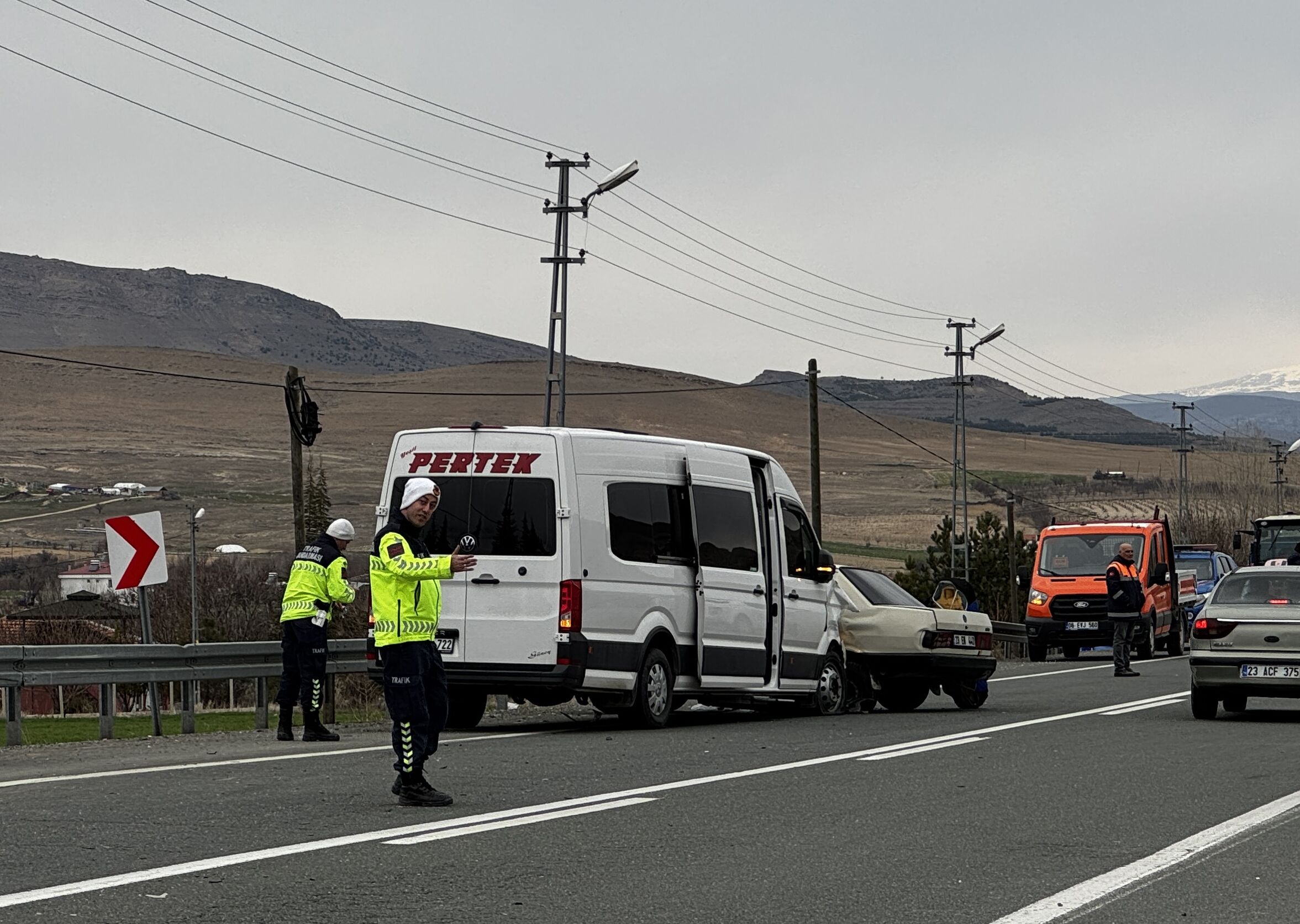 A A 20260225 40663448 40663445 E L A Z I G D A M I N I B U S I L E O T O M O B I L I N C A R P I S T I G I K A Z A D A 4 K I S I Y A R A L A N D I