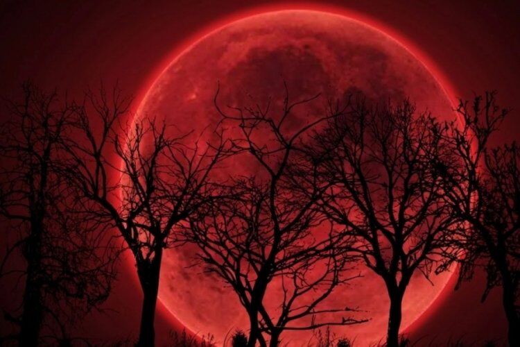 Kanli Ay Tutulmasi-1