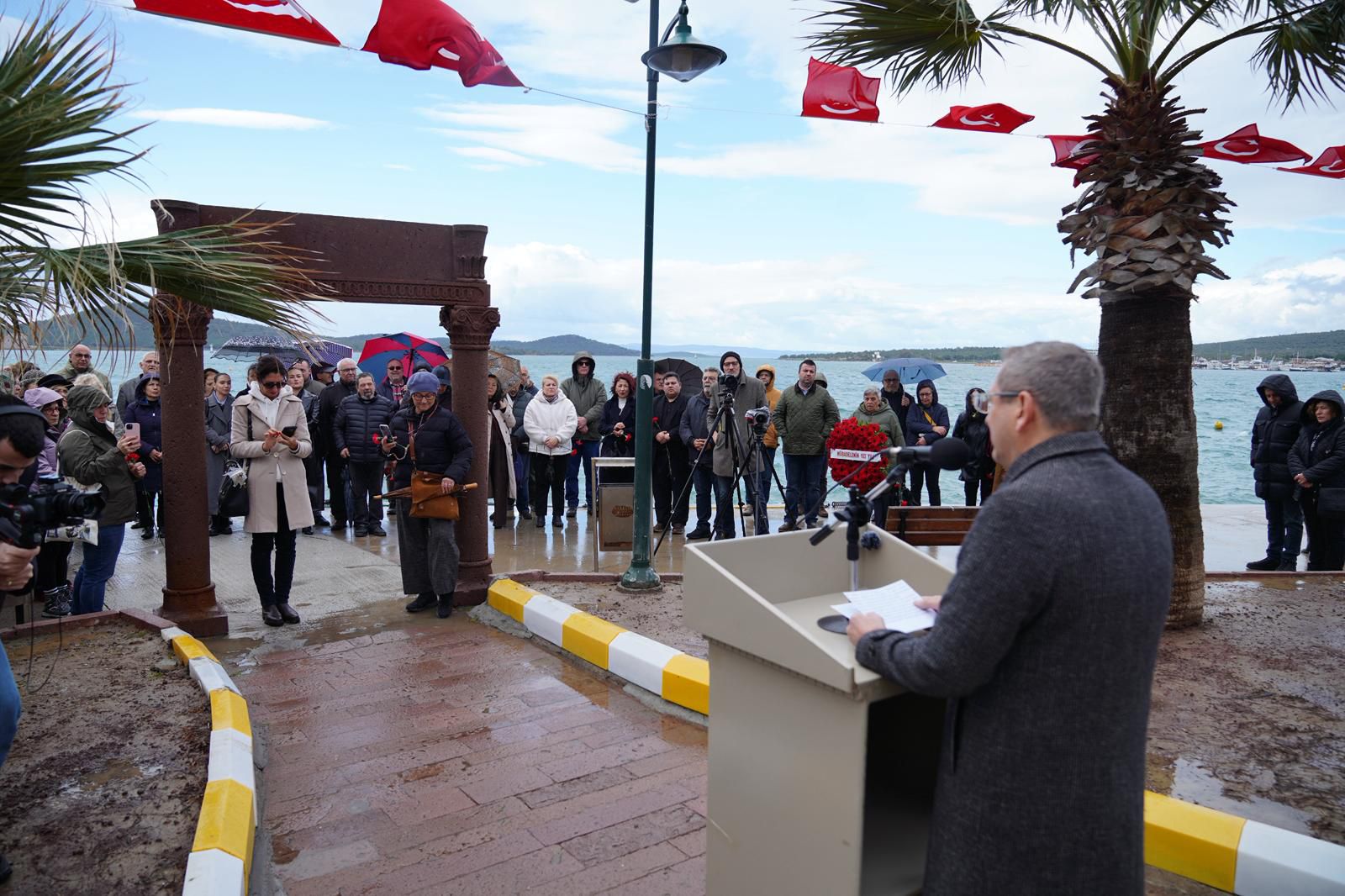 Mübadeleni̇n 103. Yili Anisina Çelenk Birakildi (2)