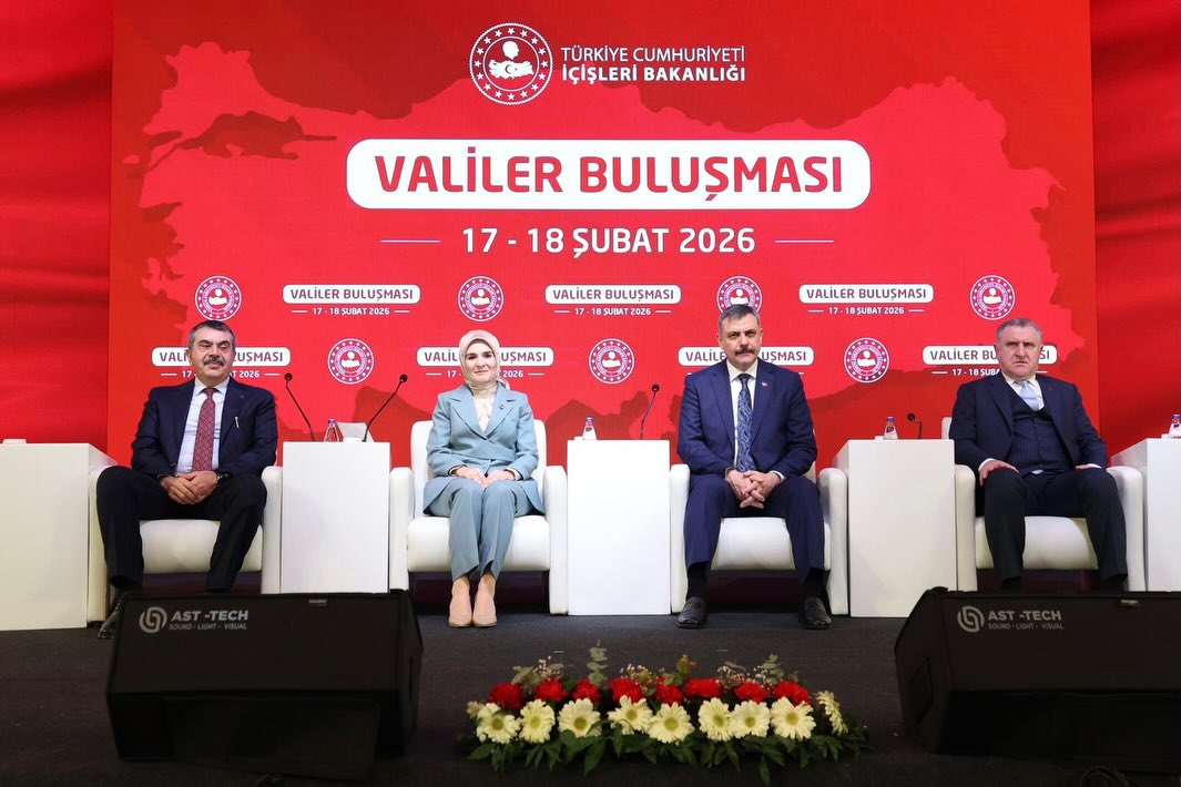 Valiler Bulusması Bakanlar