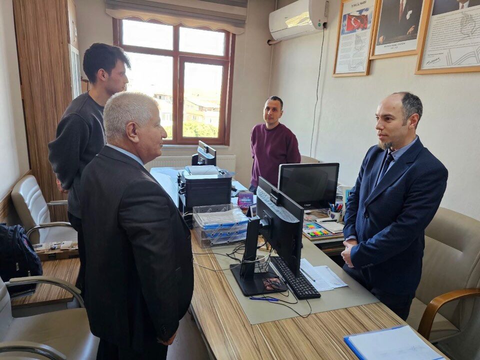 640396312 18059870438677787 3083433112851414265 N