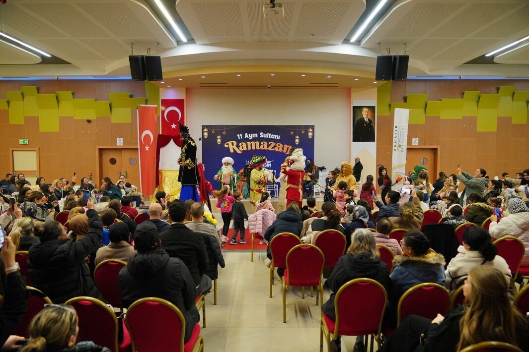 640834663 18534901465064151 7918105630162900379 N