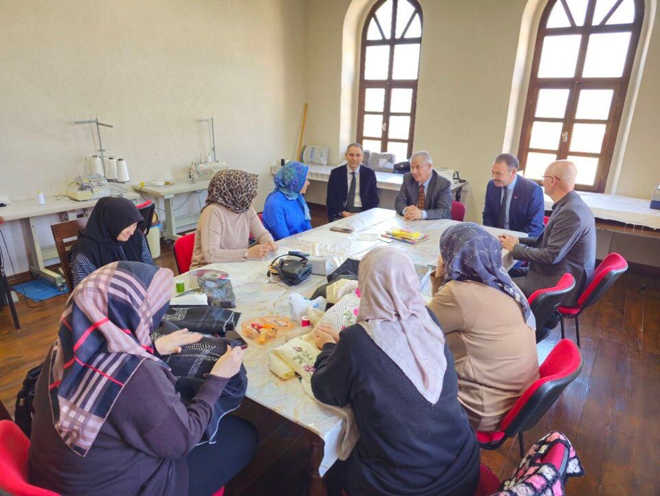 641065349 18059869736677787 7584173154497282958 N