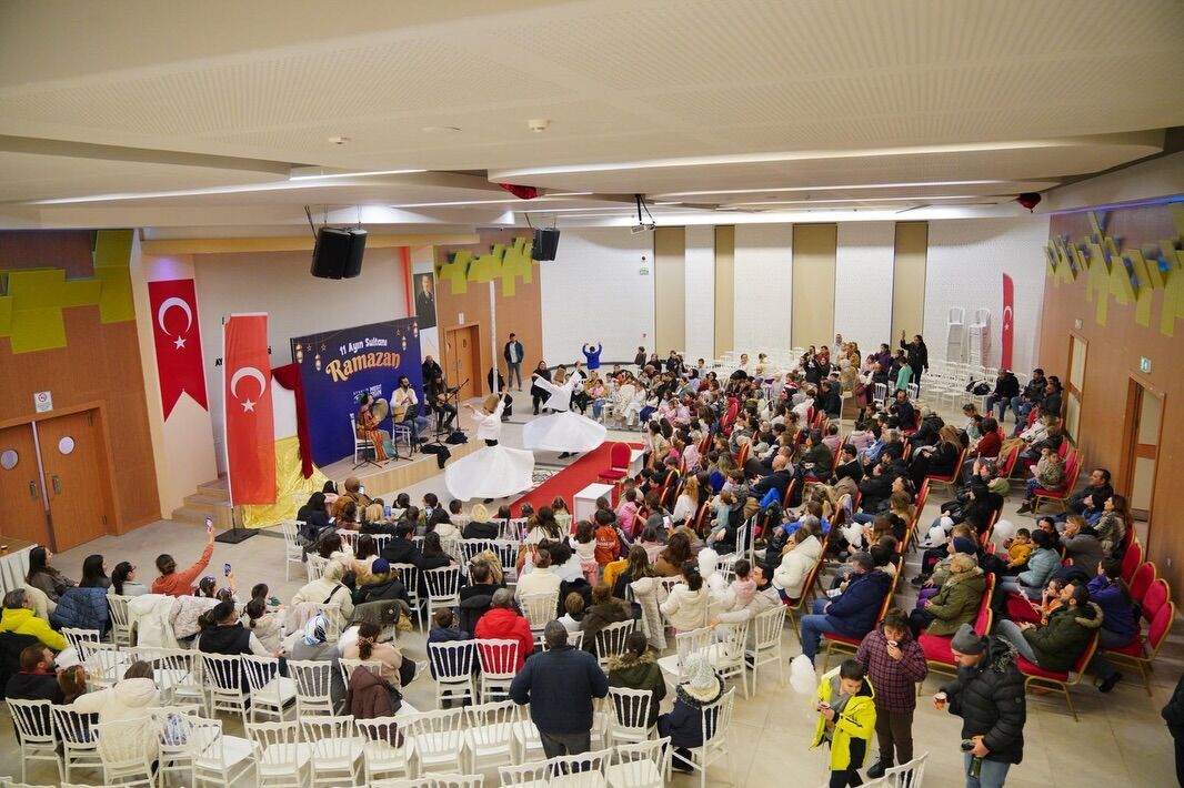 641159532 18534901462064151 4706198081426829568 N