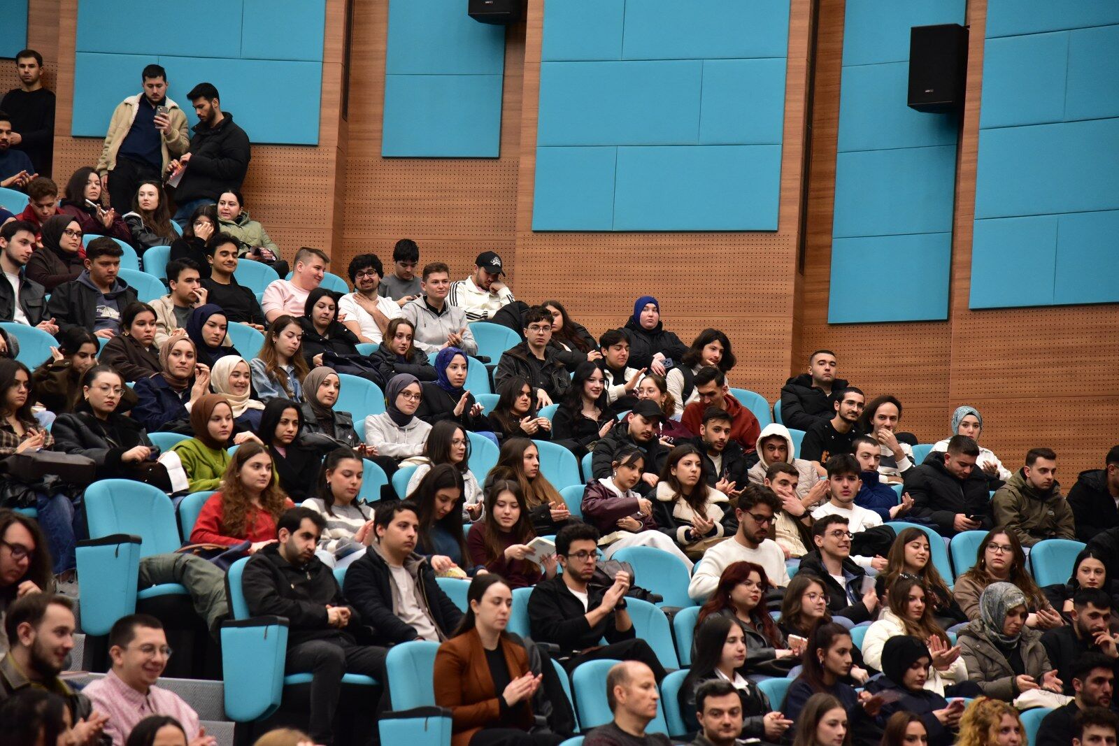 645323253 1362087952615059 5777233472290634985 N