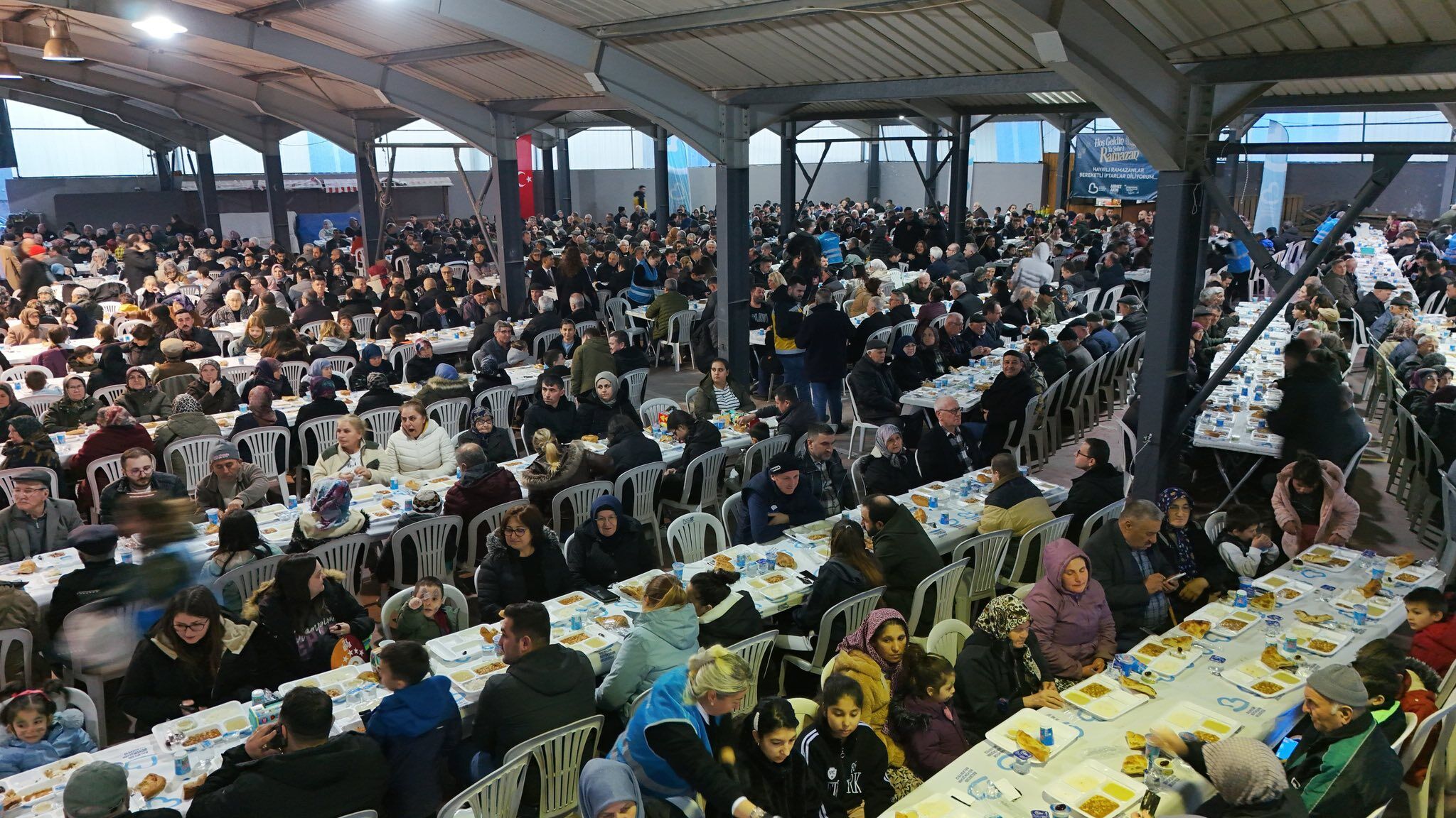 Balya'da gönüller bir oldu... Büyükşehir'in iftar serisinde sırada Balya vardı