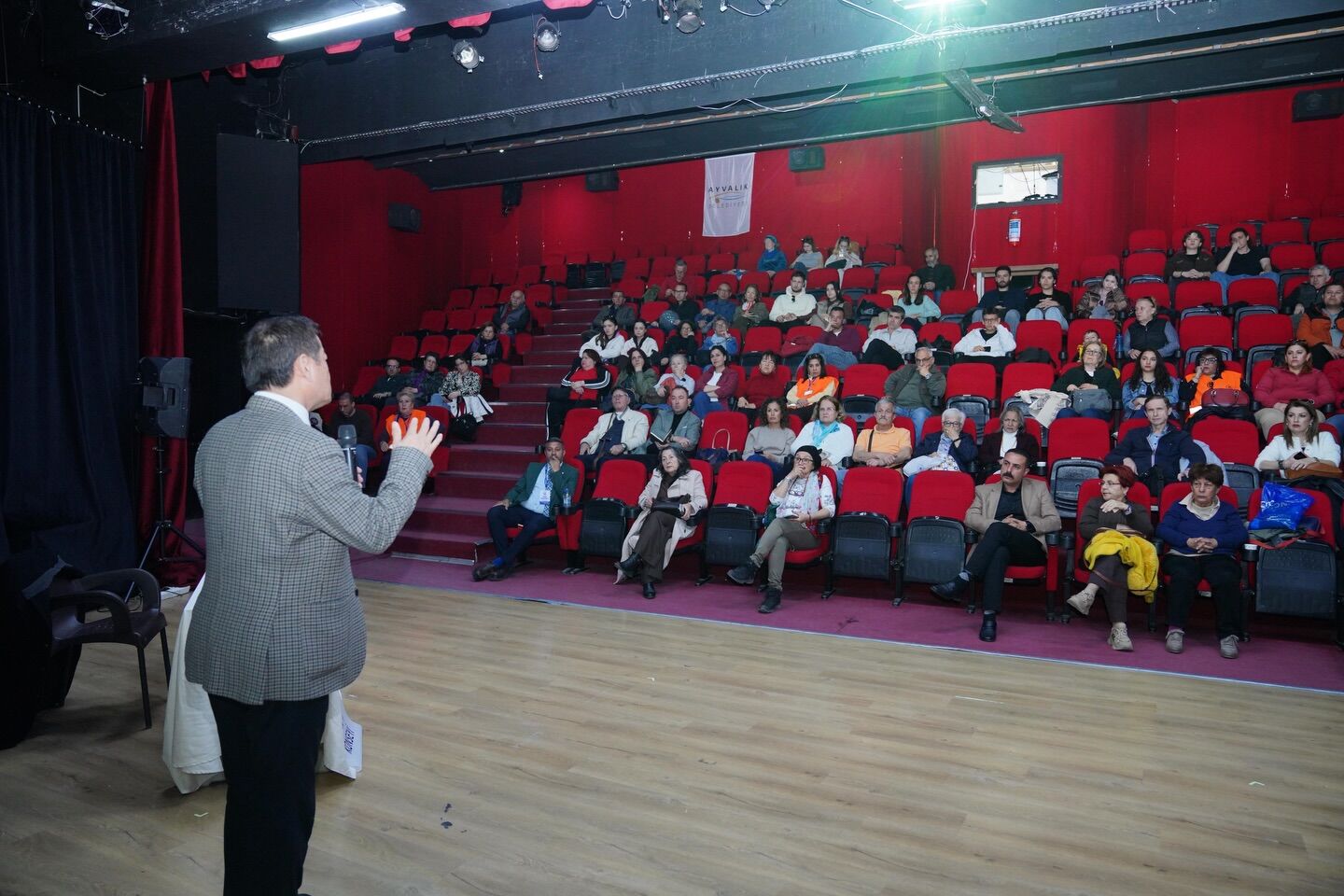 651881880 18538463599064151 8332842078754820123 N