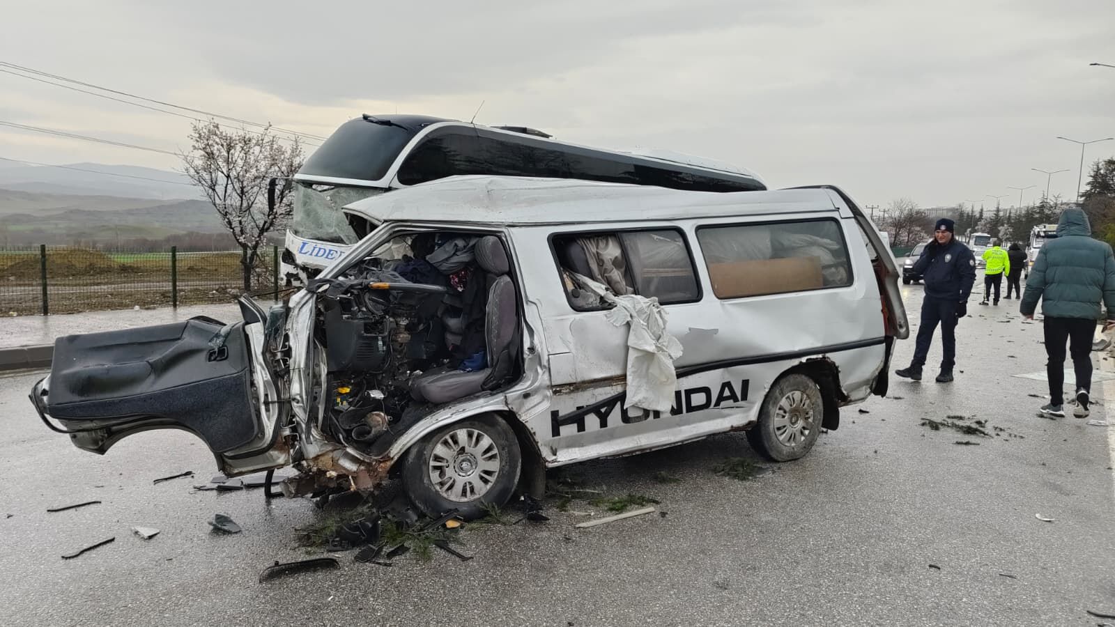 A A 20260320 40878185 40878184 C O R U M D A Y O L C U O T O B U S U I L E K A M Y O N E T C A R P I S T I 2 K I S I Y A R A L A N D I