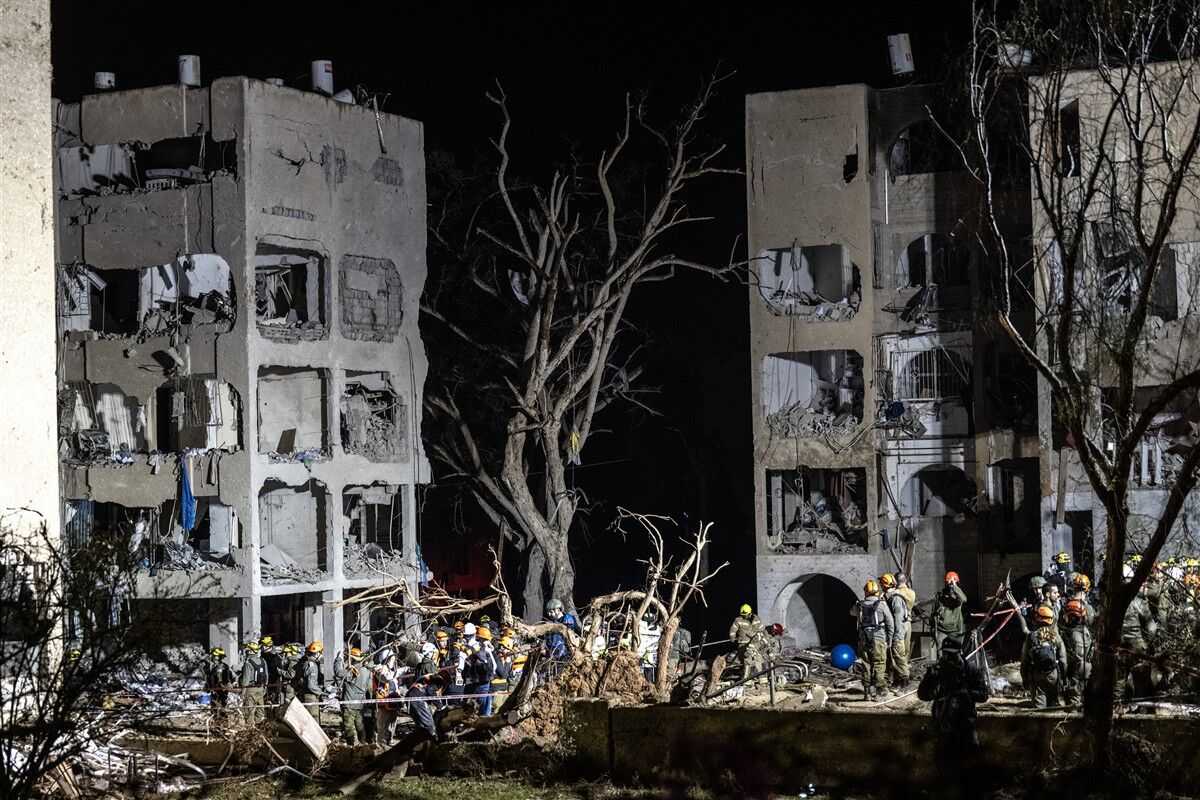 Aa 20260322 40895634 40895615 Iranin Israilin Arad Kentine Duzenledigi Fuze Saldirisinda 10U Agir 84 Kisi Yaralandi (Custom)