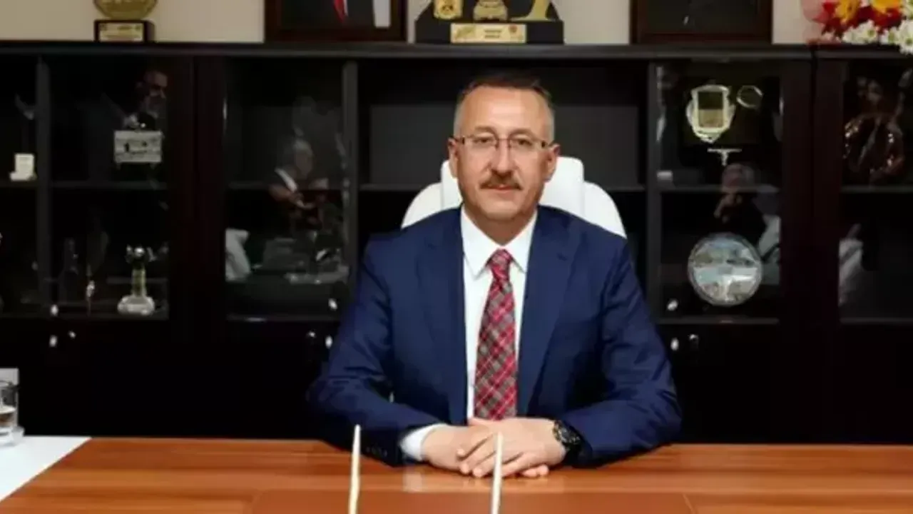 Adapazari Belediye Baskani Mutlu Isiksu Kimdir 19559637 3318 M 1