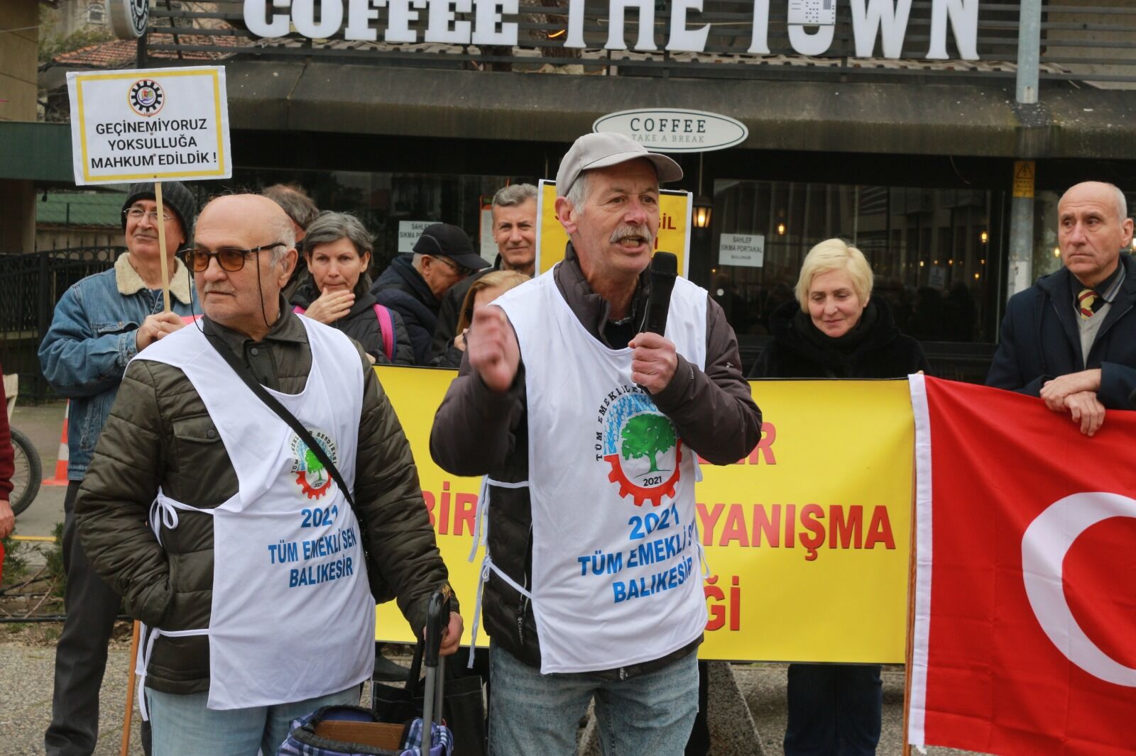 F011B405 B643 4E8E Af13 C4E371Dcd916