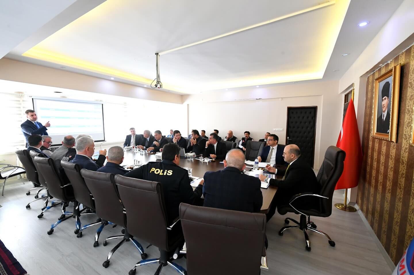 660707818 18332933392222704 4363793478113877631 N