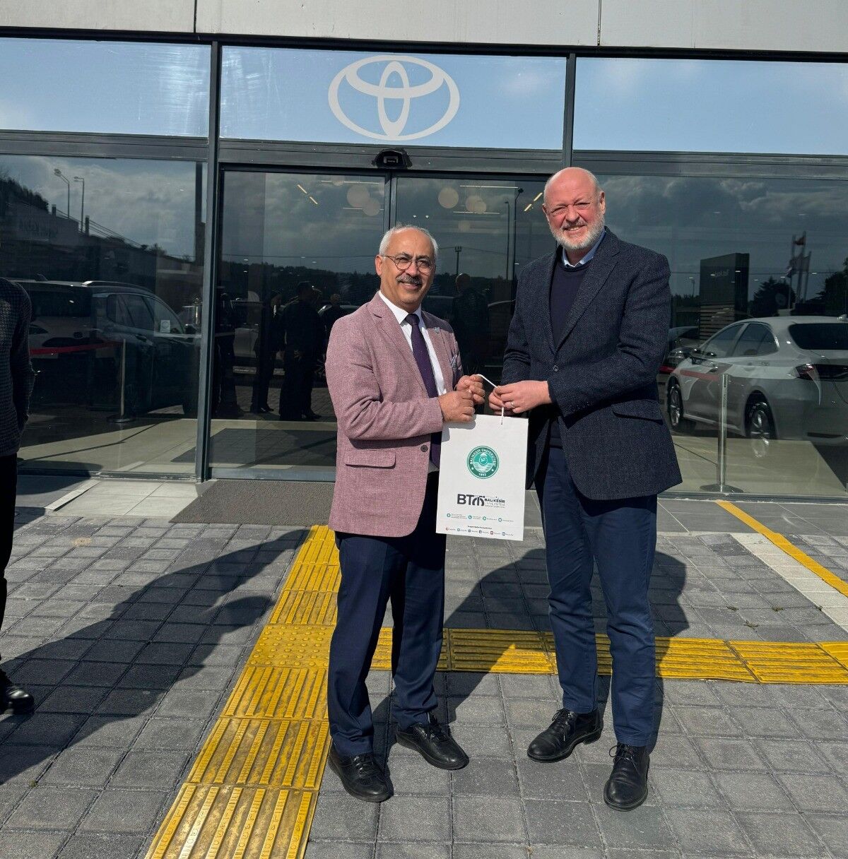 666851959 1392089592948228 4705010892415450513 N