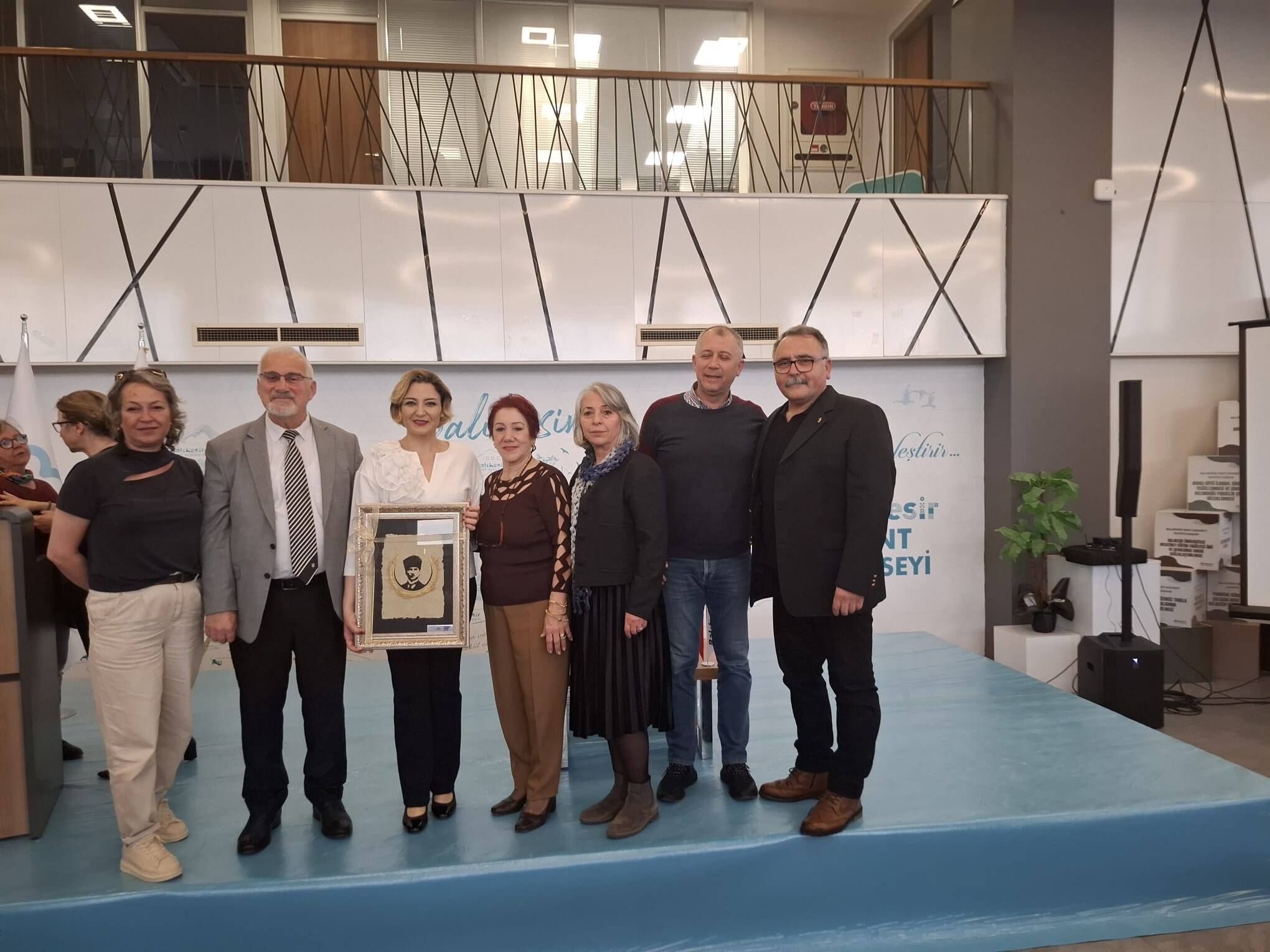 667785656 26824617463841873 1156441019602355008 N