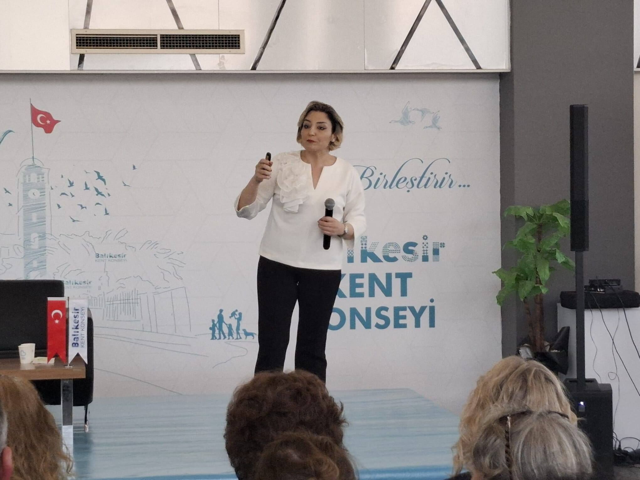 668586562 26824615133842106 2786020124084925905 N