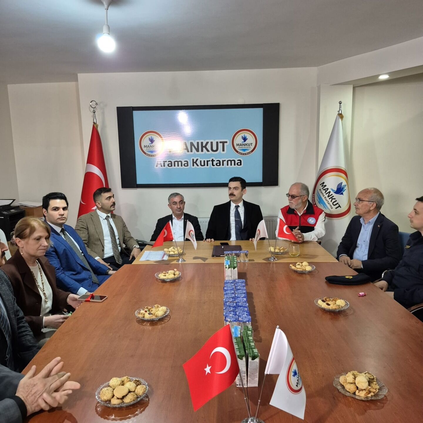 671728003 3309519419226025 6266426054346461923 N