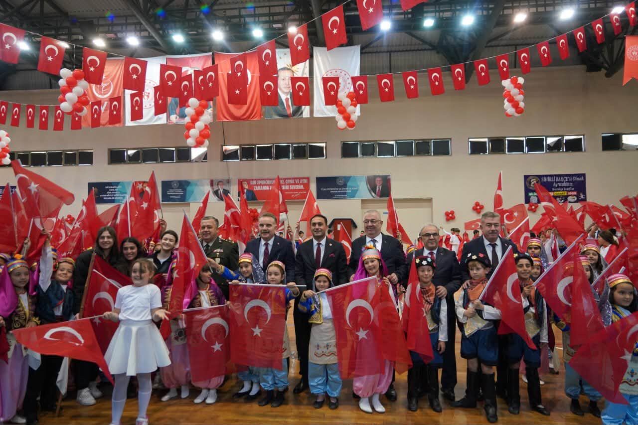 677019302 122242074788138429 3487354401324699516 N