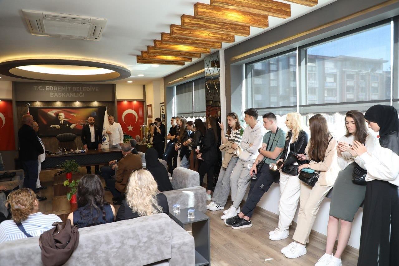 678067923 969219448802414 927663235609523383 N