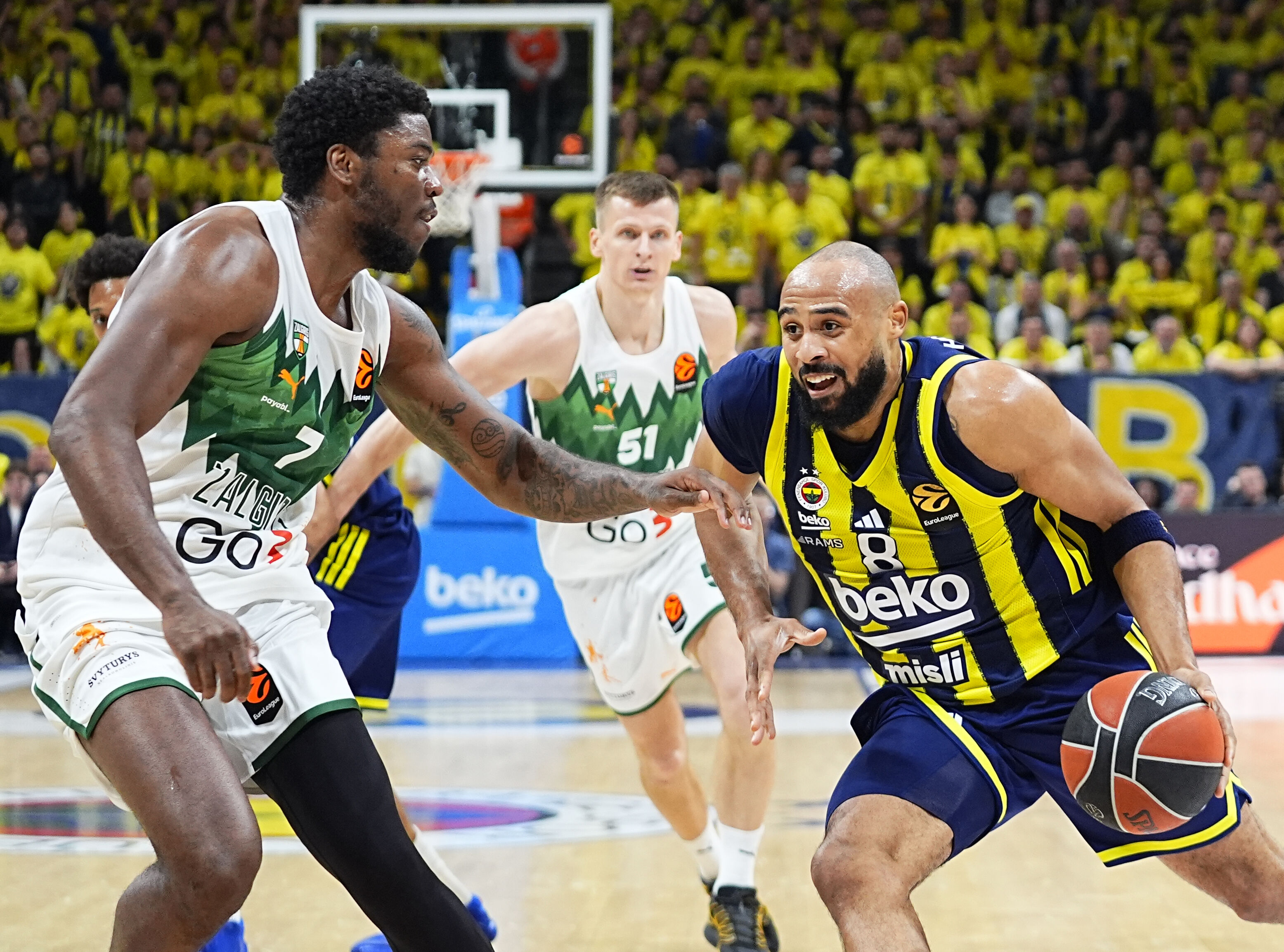 A A 20260428 41236324 41236311 F E N E R B A H C E B E K O Z A L G I R I S