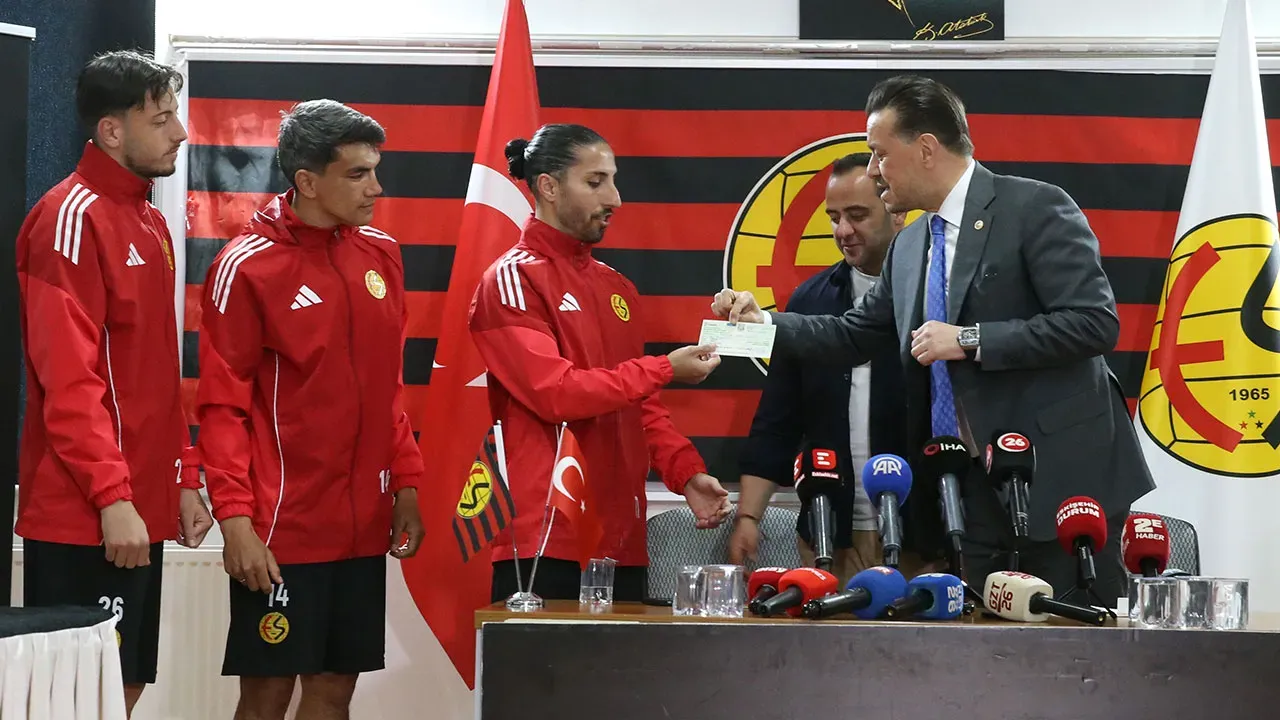 Ak Partili Hatipoglundan Eskisehirspora 5 Milyon Lira Prim 1785407 20260420202937