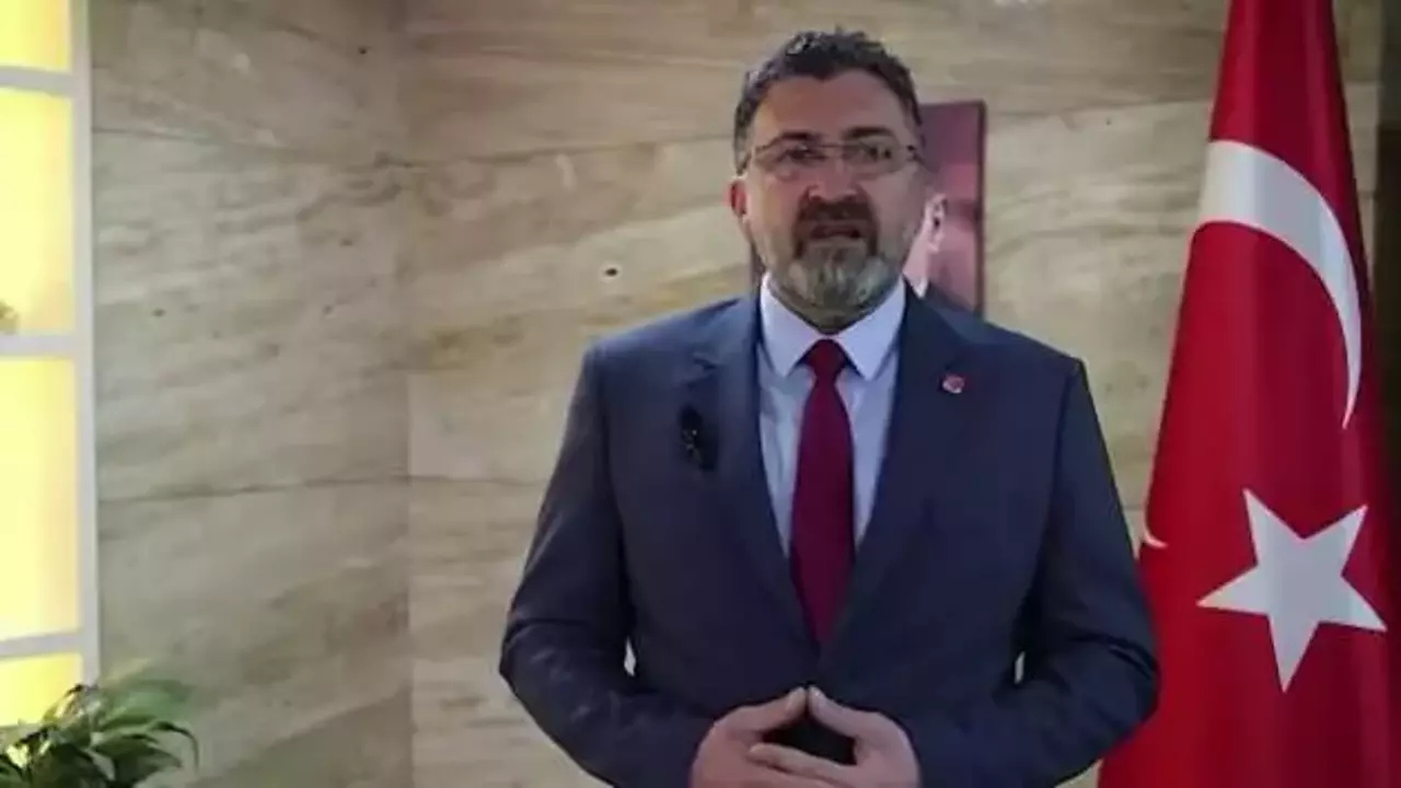 Chp Antalyada Yaprak Dokumu Serik Belediye Baskani Kadir Kumbul Istifa Etti 1776166232 5656