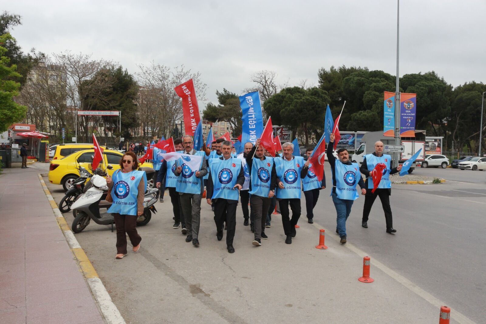 Eb258145 Dfe4 4085 8E83 D4D35Ea3Da09