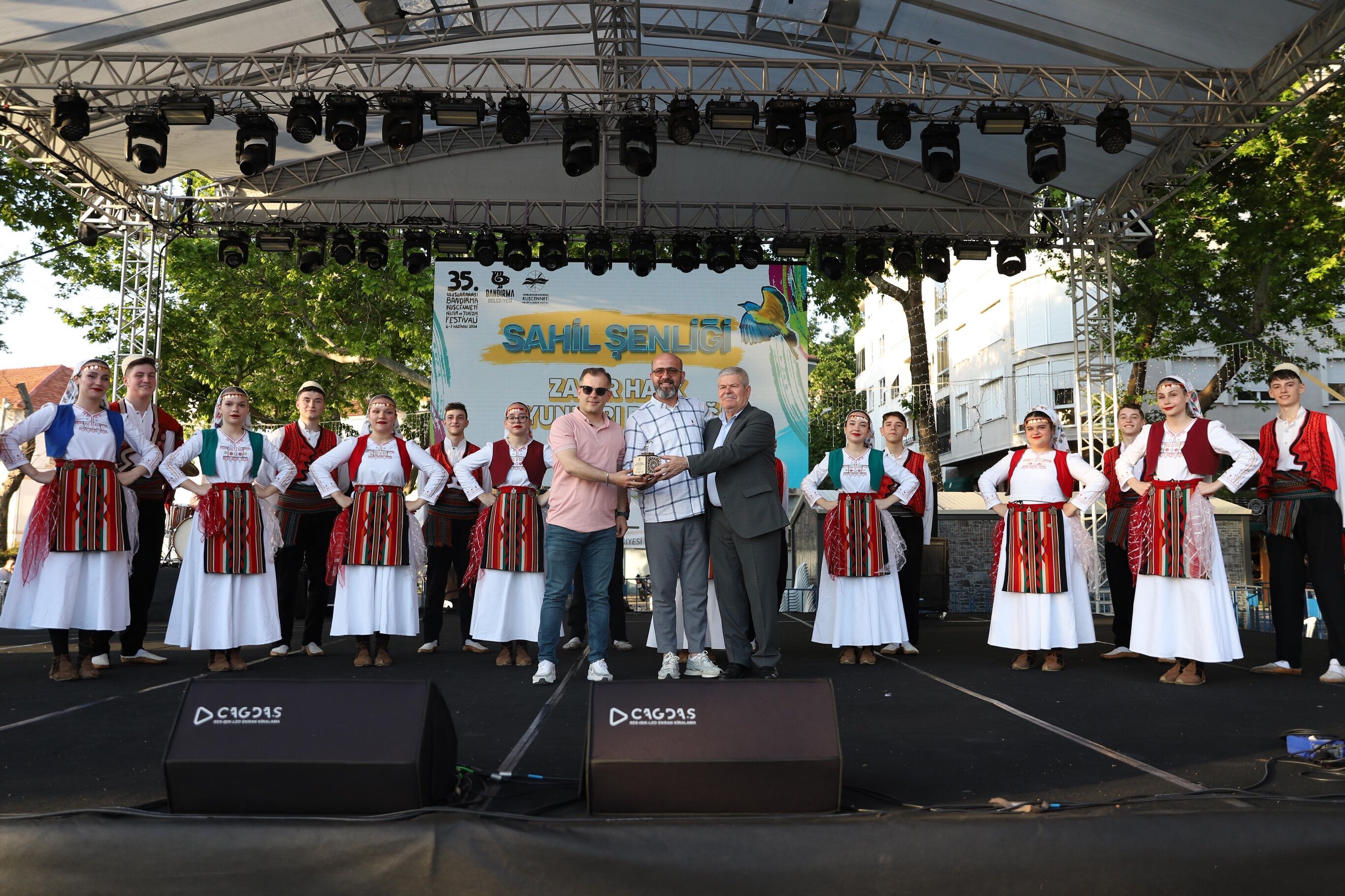705692761 18361498174225400 1841741782392433249 N