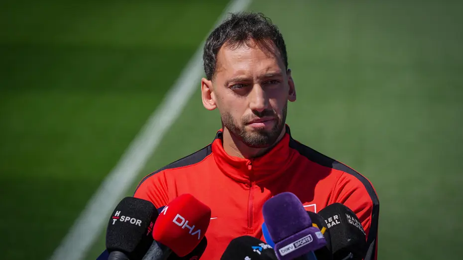 Hakan Calhanoglu-15