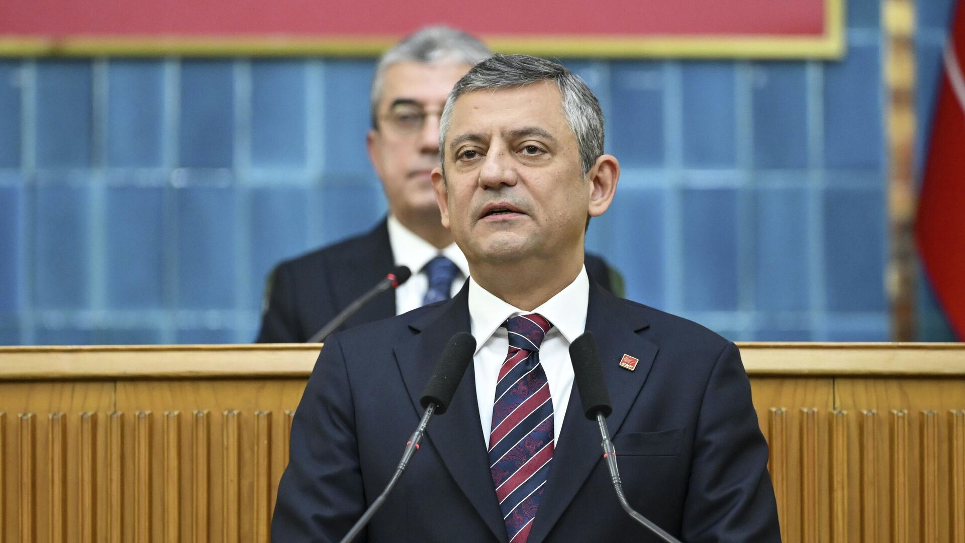 Özgür Özel1-2