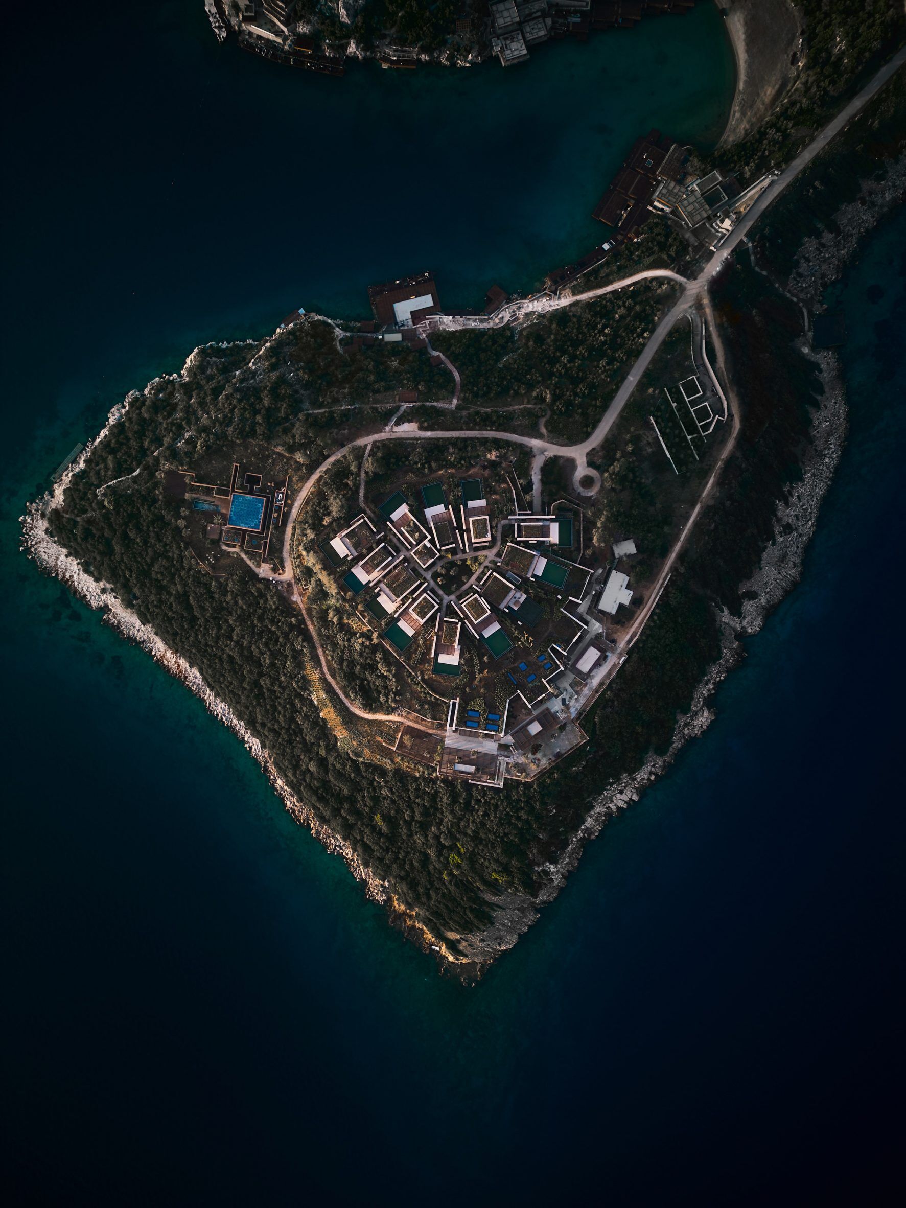Scorpios Bodrum Lions Lambs Dezeen 2364 Col 5 Scaled