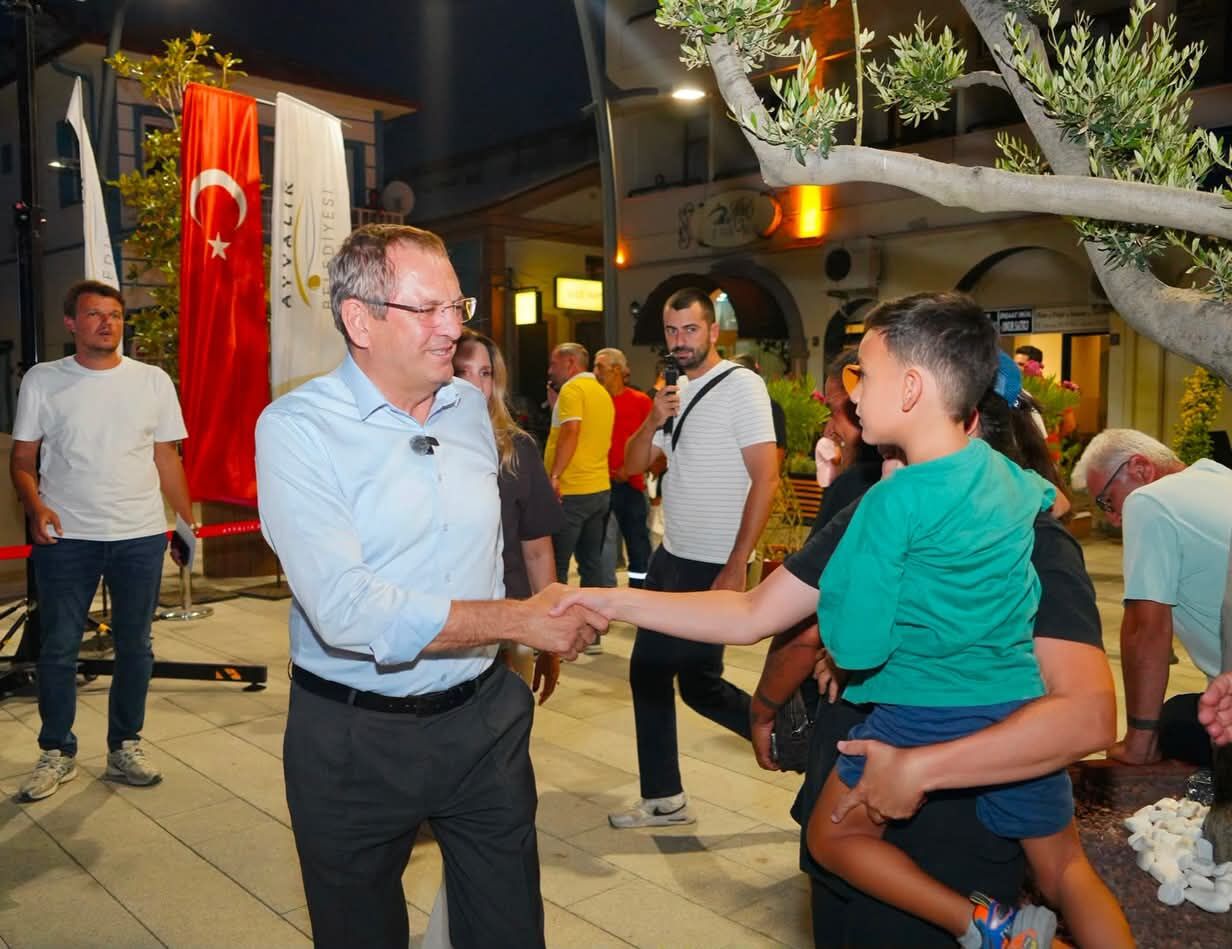 Ayvalık, Tarihi Gümrük Meydanı'na Kavuştu 6