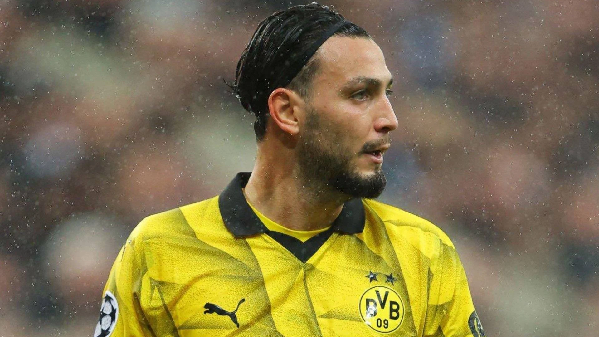 Ramy Bensebaini-2