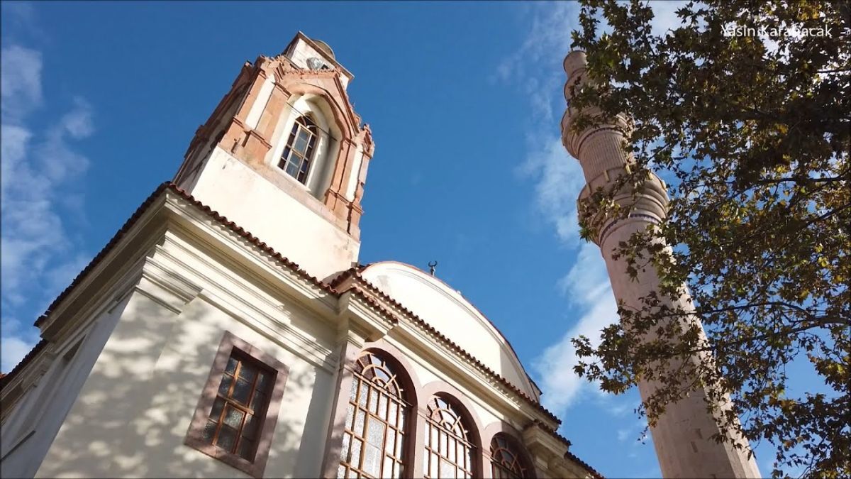 Saatli Camii *