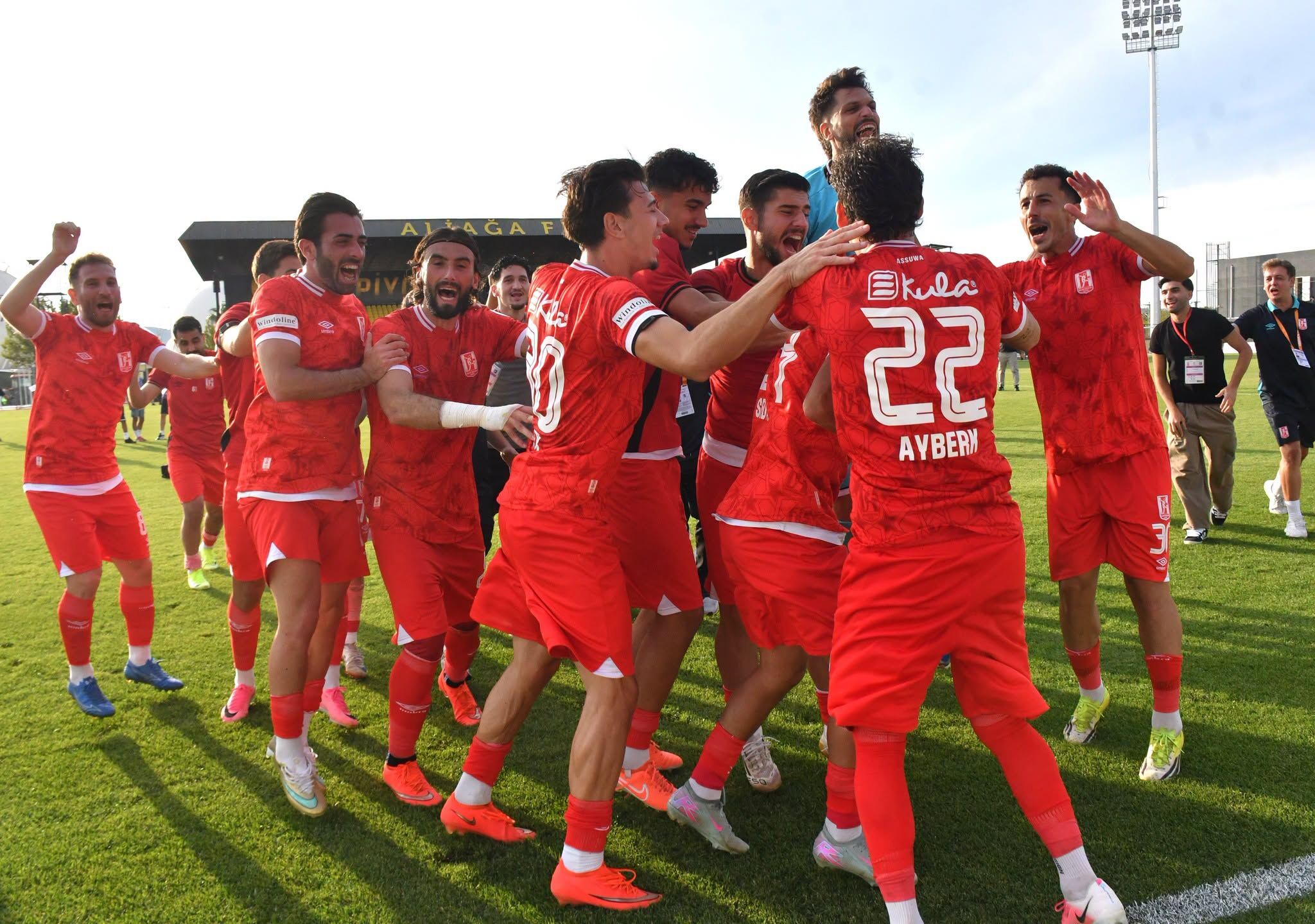 BALIKESİRSPOR KAZANIYOR, ŞEHİR NEDEN SUSUYOR?