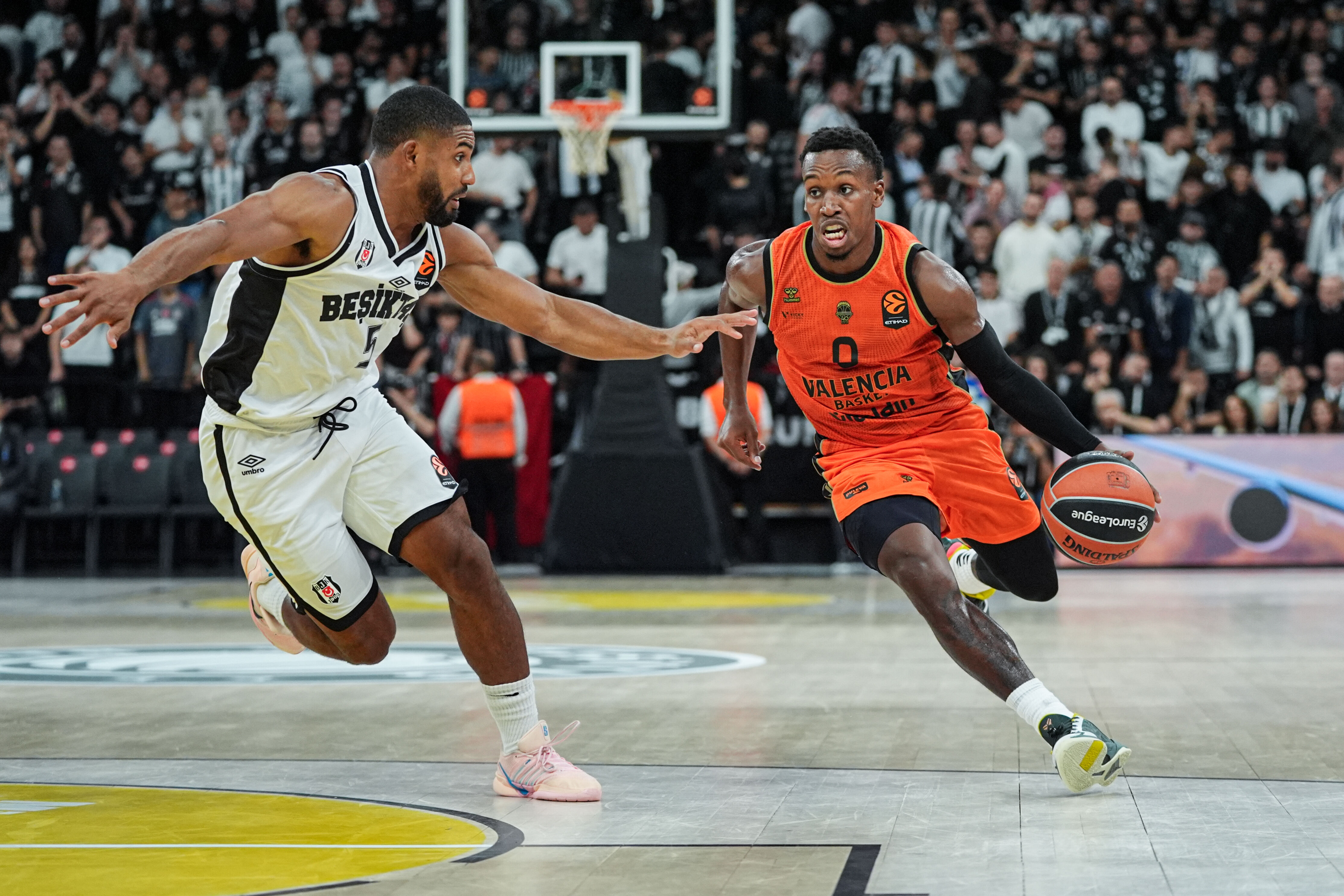 Beşiktaş 13 Yıl Sonra EuroLeague'e Nefes Kesen Maçla Döndü: Valencia Karşısında Son Periyotta Mucize Kıl Payı Kaçtı!