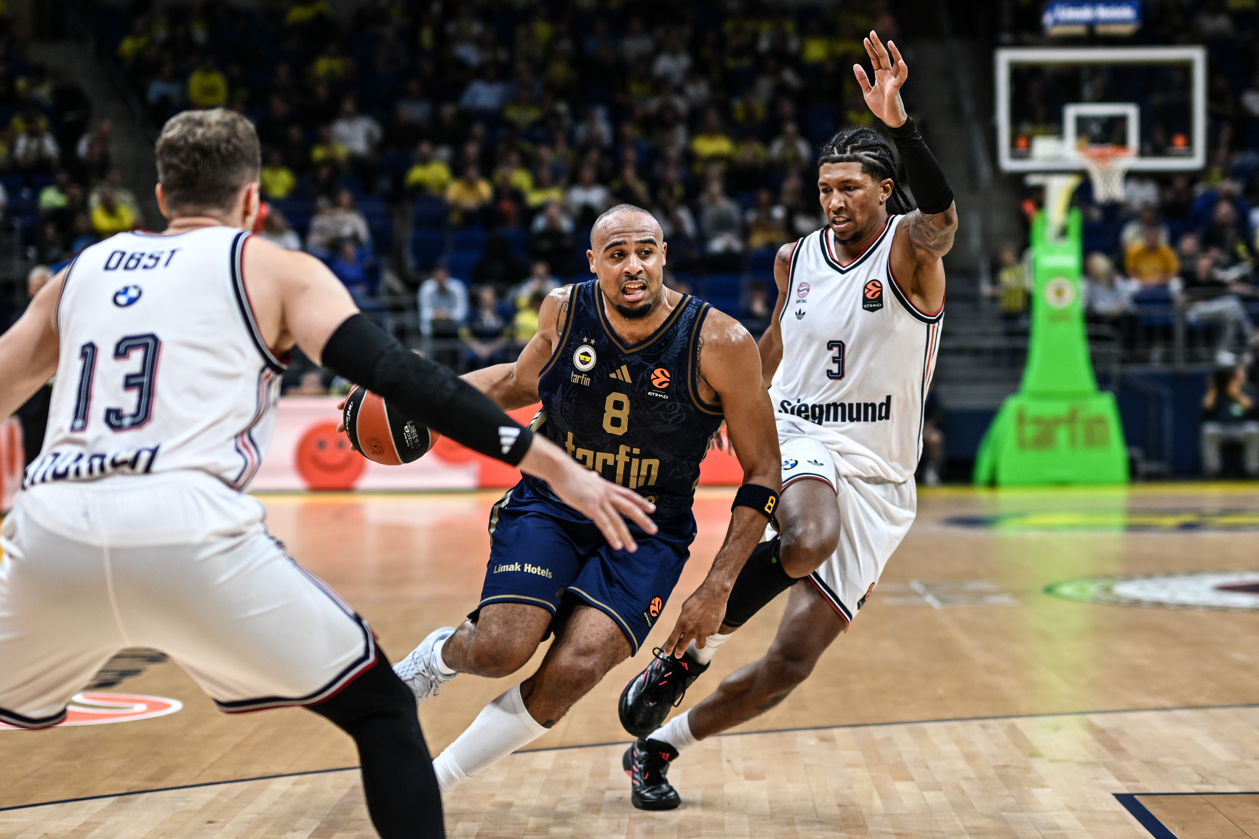 Fenerbahçe Tarfin Bayern Münih Karşısında Muazzam Bir Zafer Aldı! 100-76'lık Farklı Skorla 2'de 2 Yaptı!