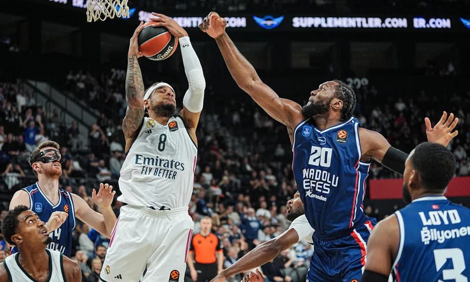 Anadolu Efes'ten Dev Maçta Büyük Zafer! Real Madrid'i Deviren Lacivert-Beyazlılar EuroLeague'de İlk Galibiyetini Aldı