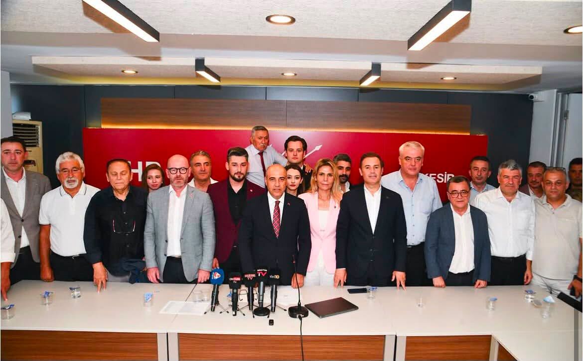 CHP Balıkesir’den Ahmet Akın’a Doğum Günü Mesajı! “Balıkesir’imize Kattığınız Değer İçin Teşekkür Ediyoruz”