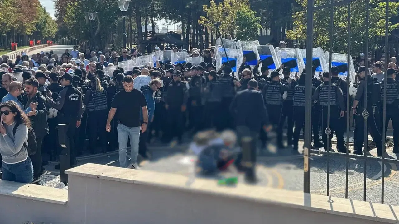 Başkentte Yürek Yakan Olay: AYM Önündeki Eylemde Silahla Yaralanan Emekli Polis Şekeroğlu Hayatını Kaybetti!
