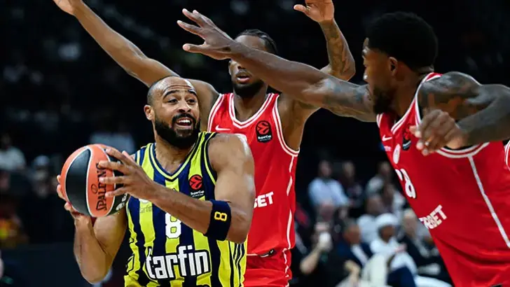 EuroLeague Süper Kupa’da Nefes Kesan Son: Fenerbahçe Tarfin Olympiakos’a Son Saniyelerde Kaybetti!