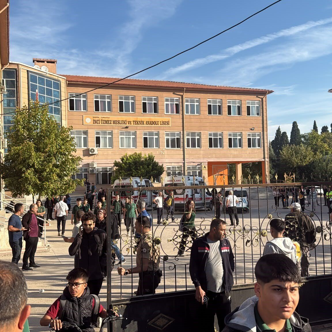 SON DAKİKA | MEB’den Turgutlu’daki Silahlı Saldırı Sonrası Karar! Okulda Eğitime Ara Verildi