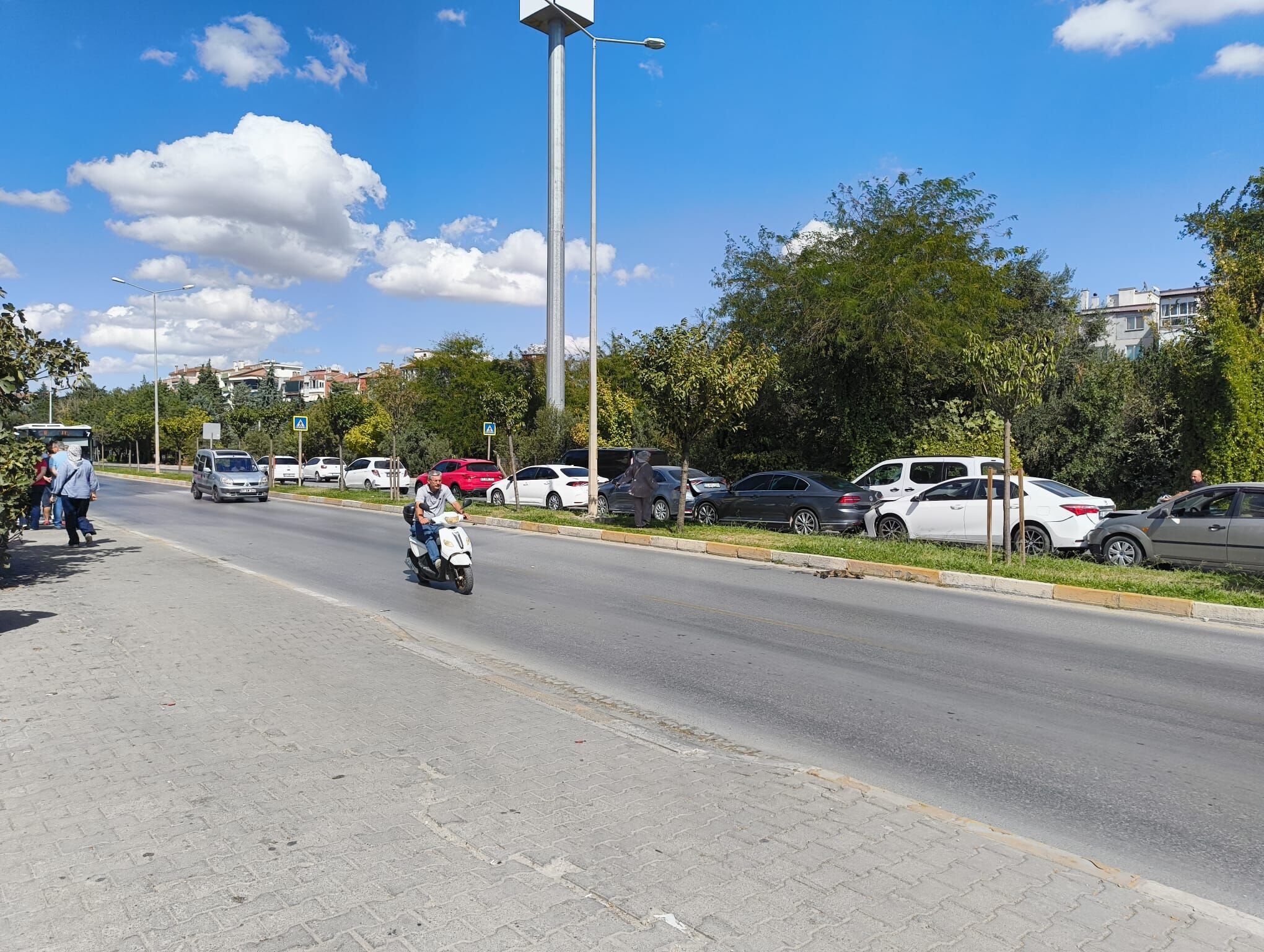 Balıkesir İzmir Yolu'nda Korkutan Kaza: Petrol Ofisi Civarında 7 Araç Zincirleme Trafik Kazasına Karıştı!