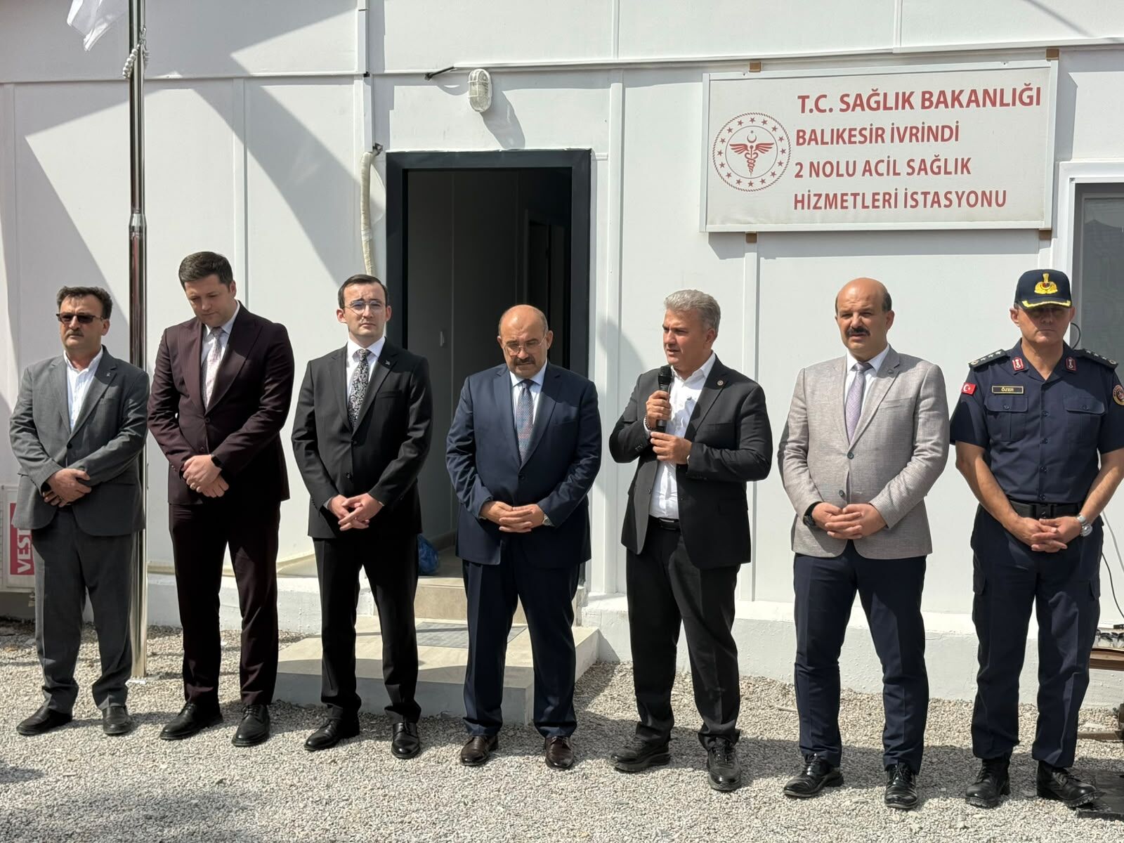 Canbey İvrindi’de İki Yatırımı İnceledi: 33,2 Kilometrelik Yolda Çalışmalar Sürüyor, Yeni Sağlık İstasyonu Açıldı