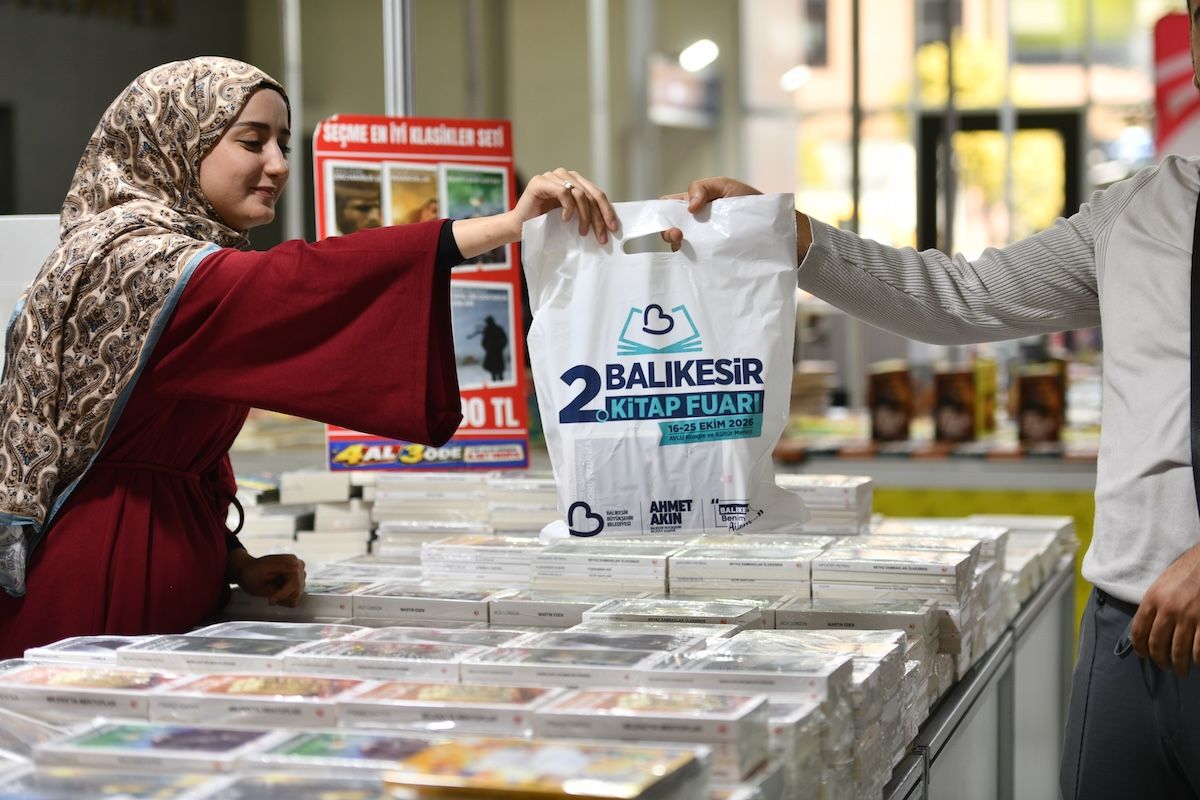 1791196631Kåltår Sanat Ve Edebiyatin Kalbi 2. Balikesir Kitap Fuari'nd